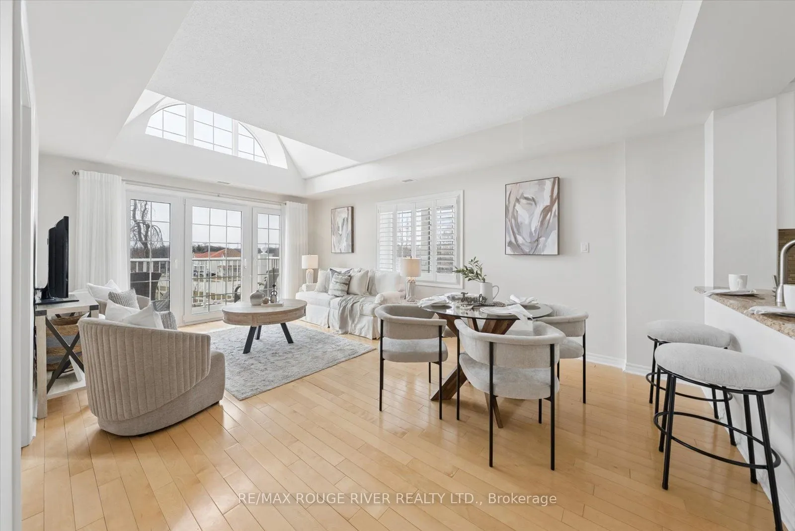 395 Lakebreeze Drive #306
