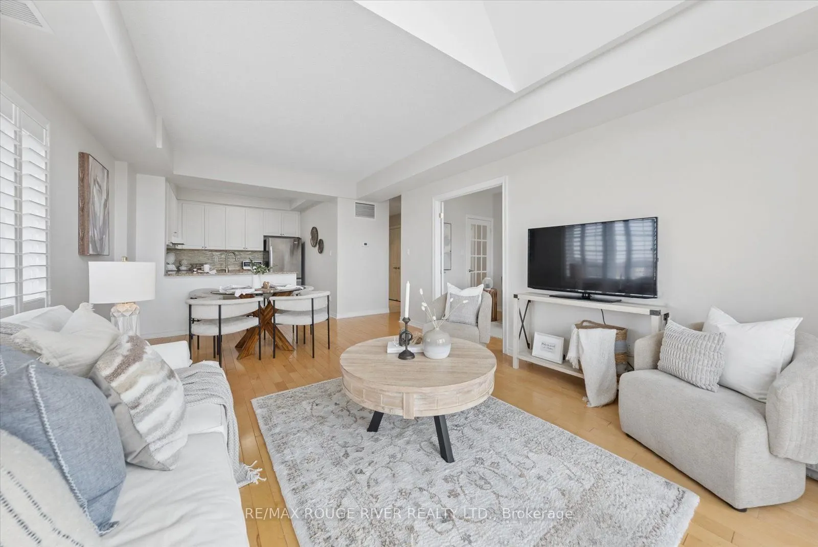 395 Lakebreeze Drive #306