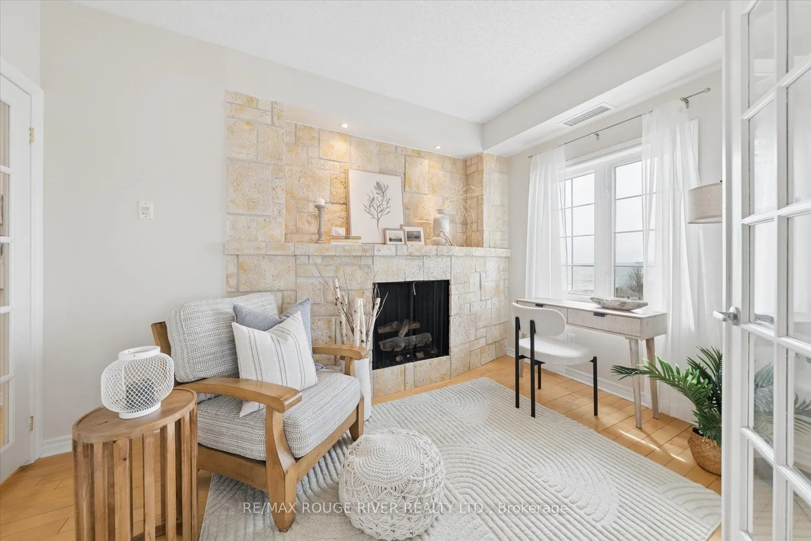 395 Lakebreeze Drive #306