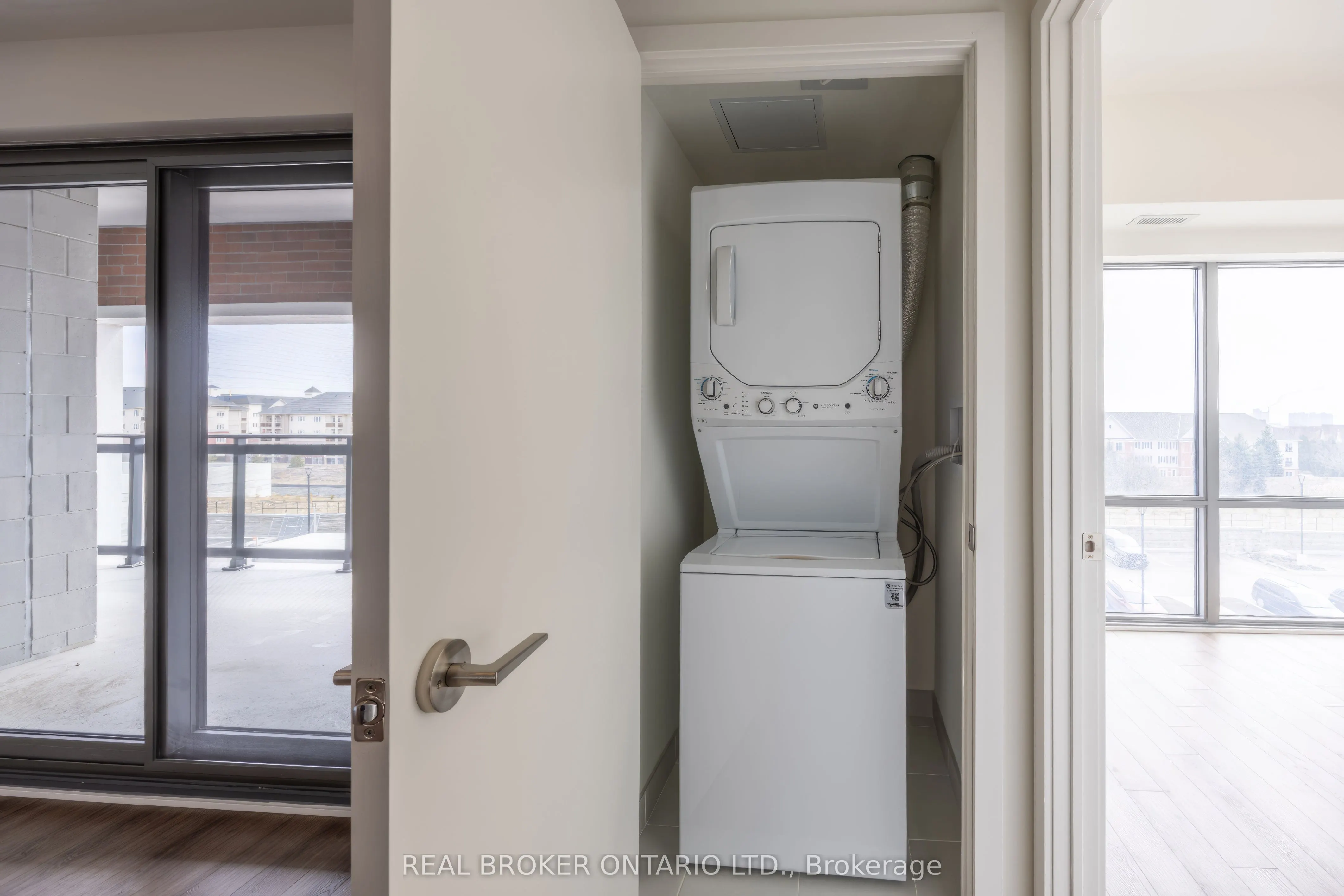 51 Clarington Boulevard #402