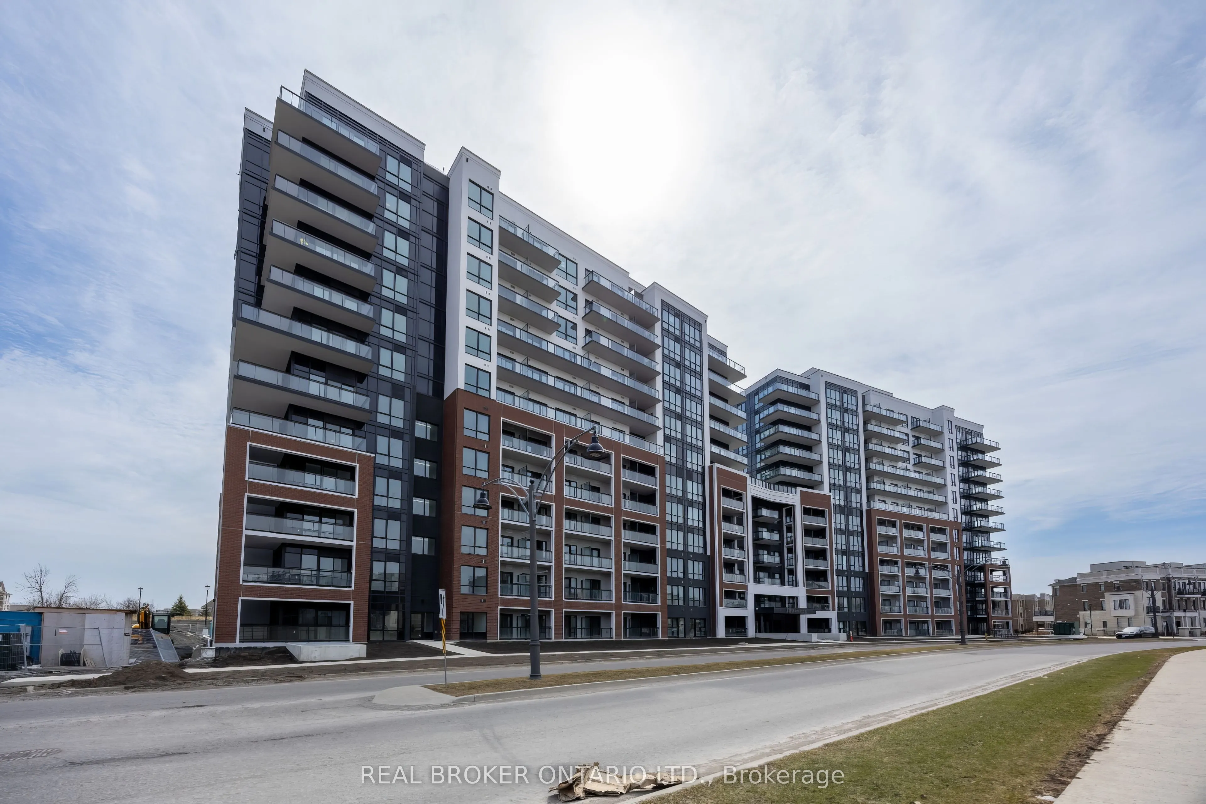 51 Clarington Boulevard #402