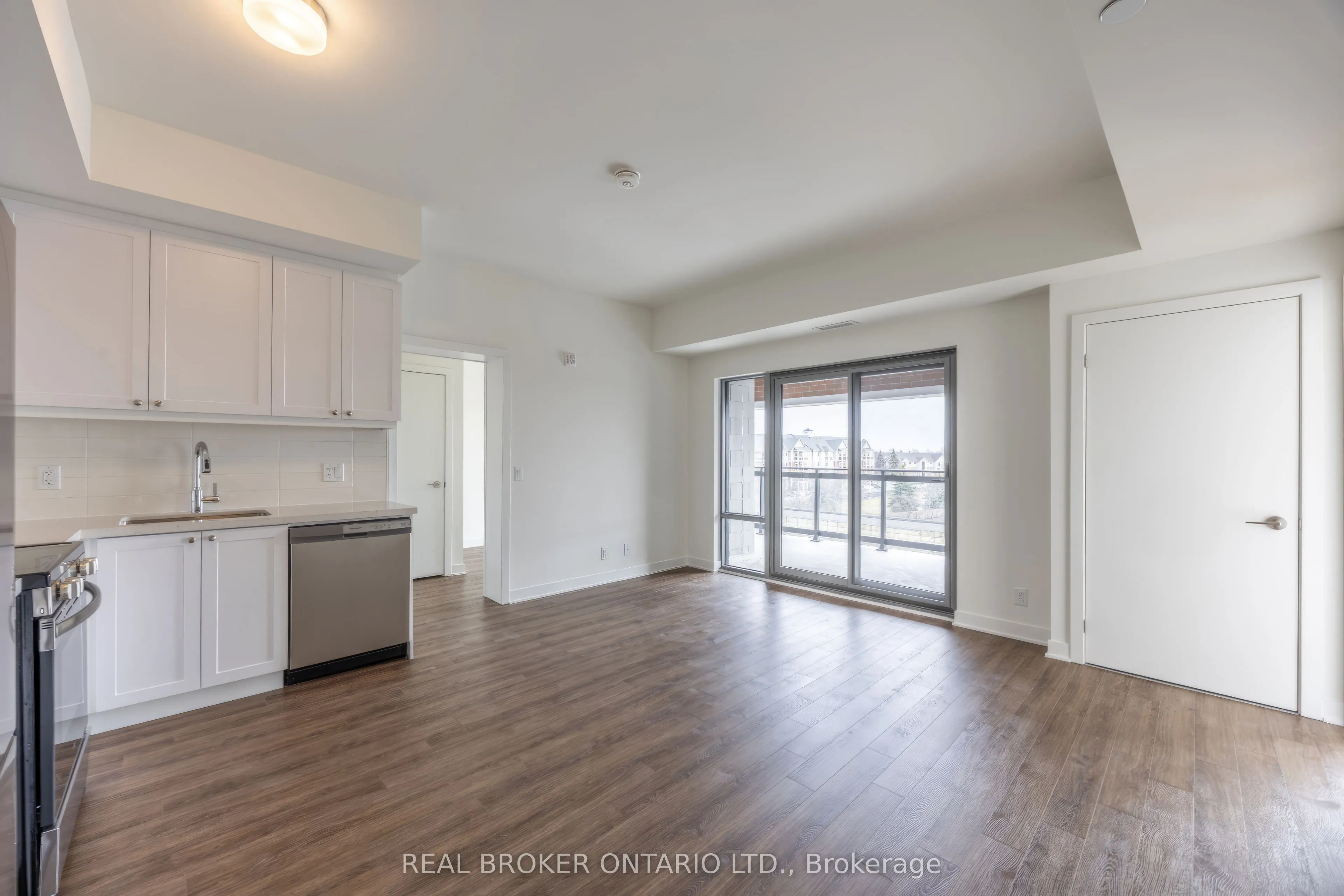 51 Clarington Boulevard #402