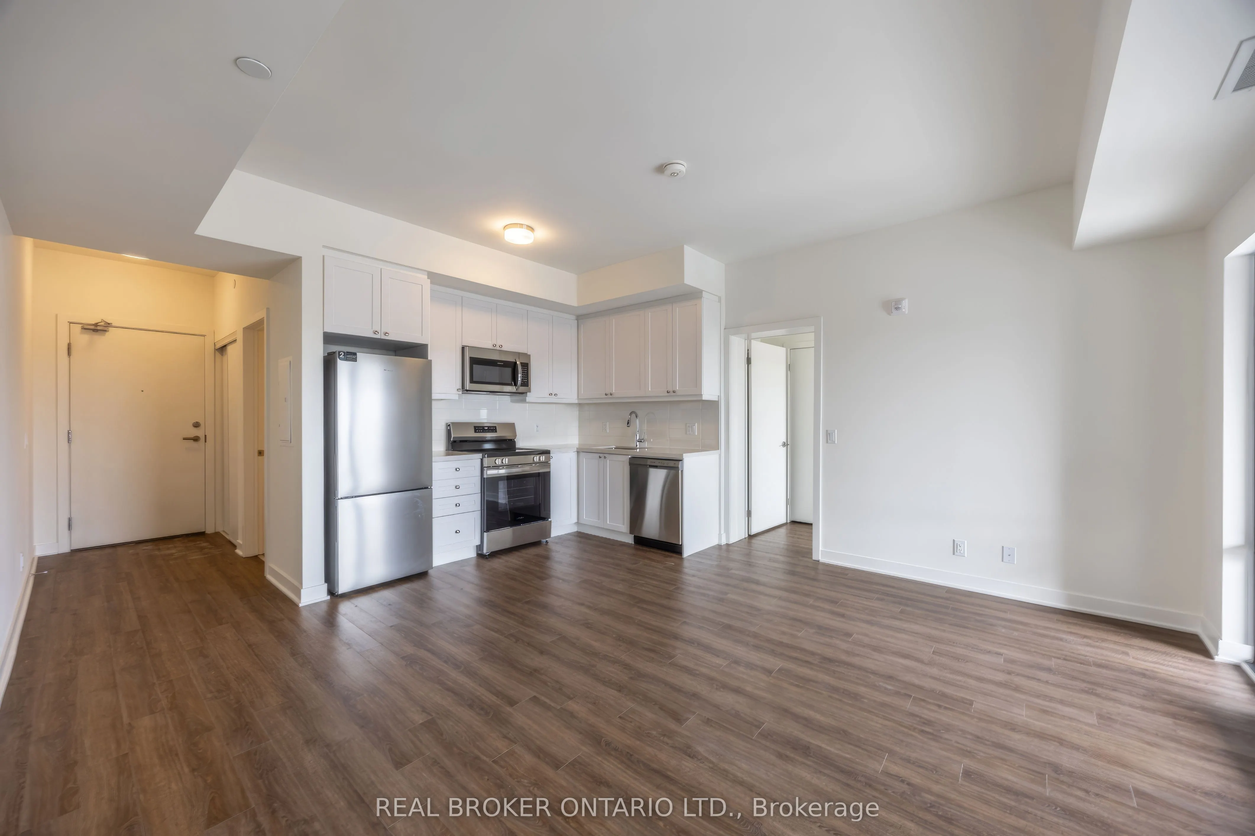 51 Clarington Boulevard #402