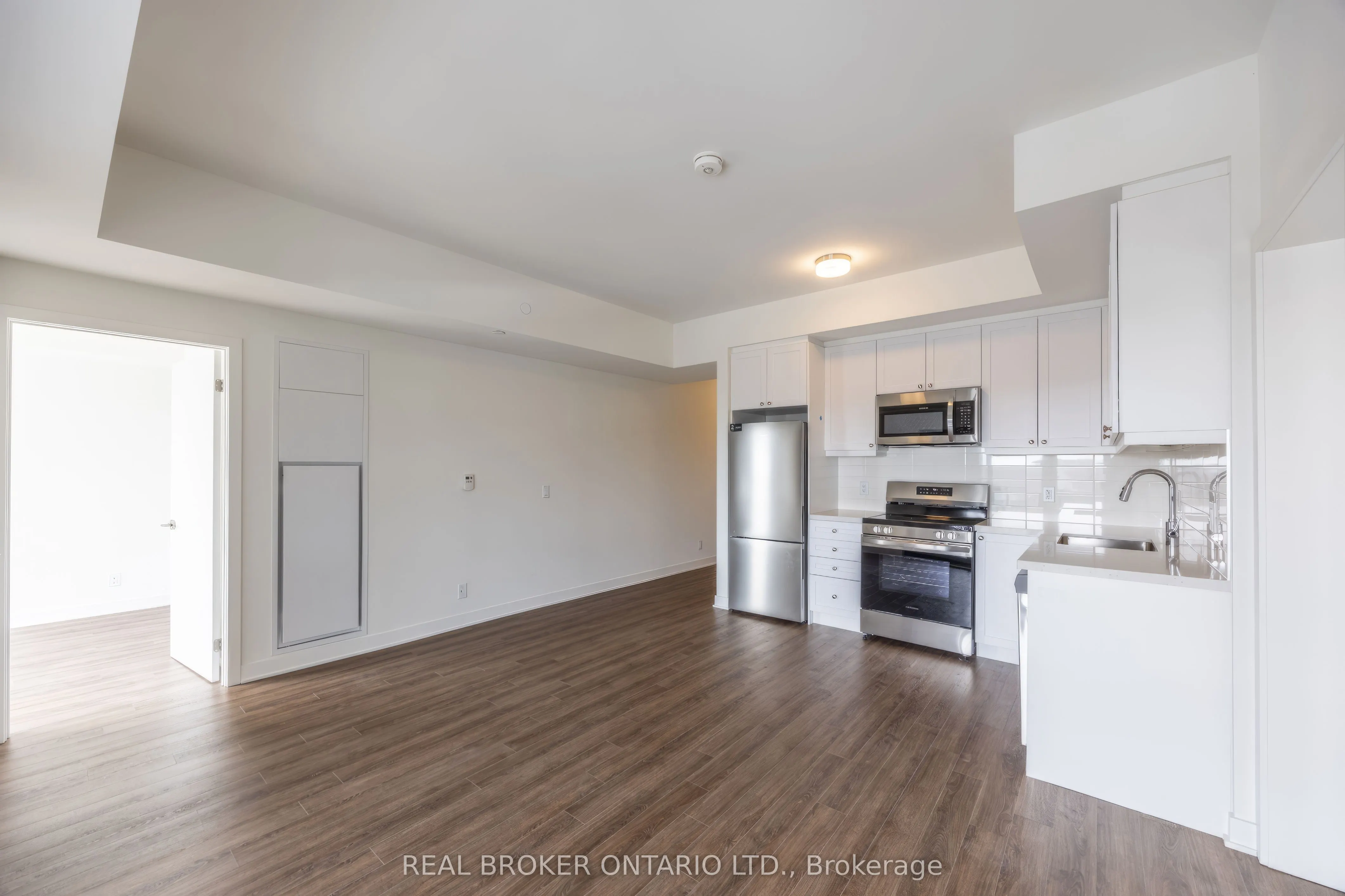 51 Clarington Boulevard #402