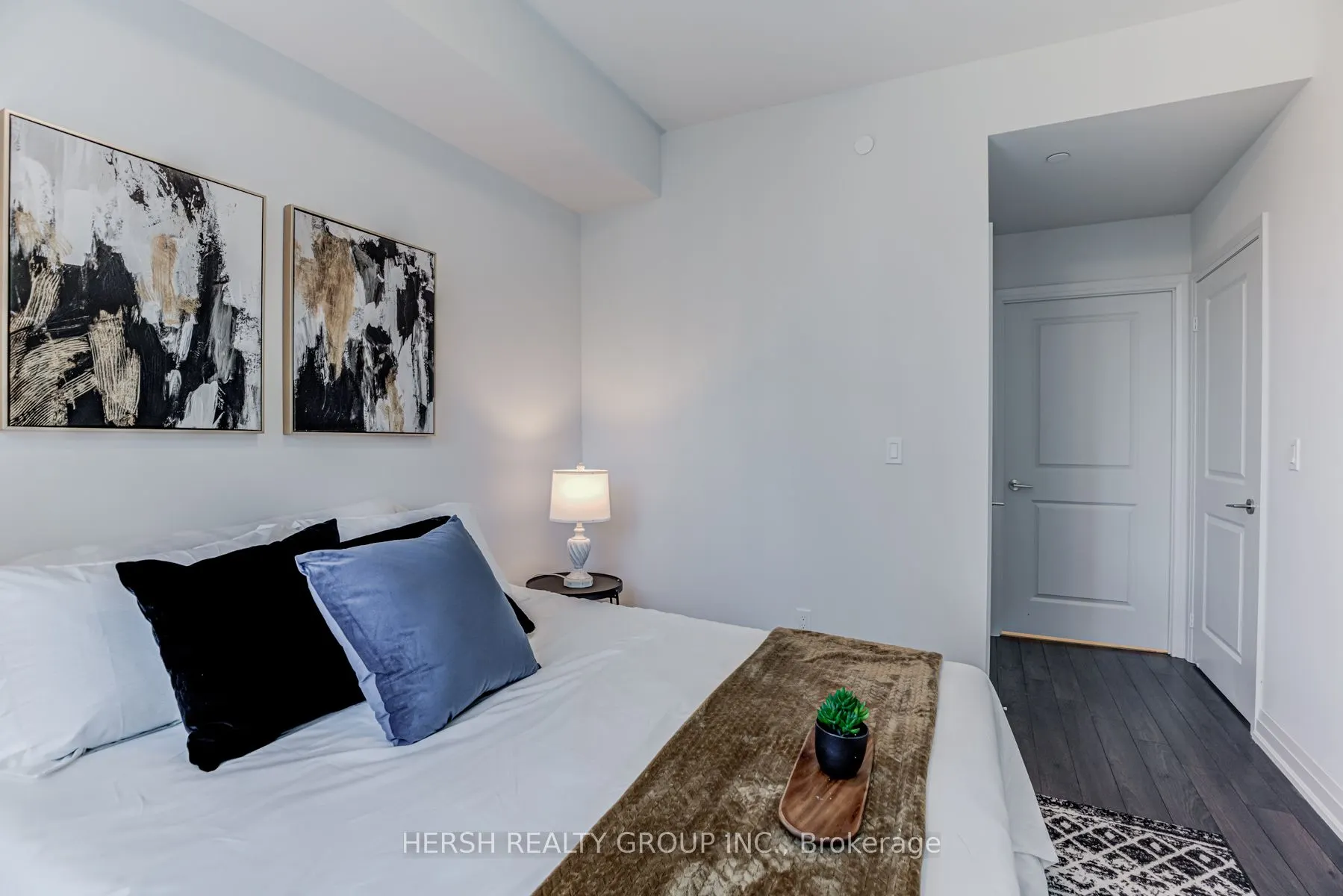 10 Meadowglen Place #201