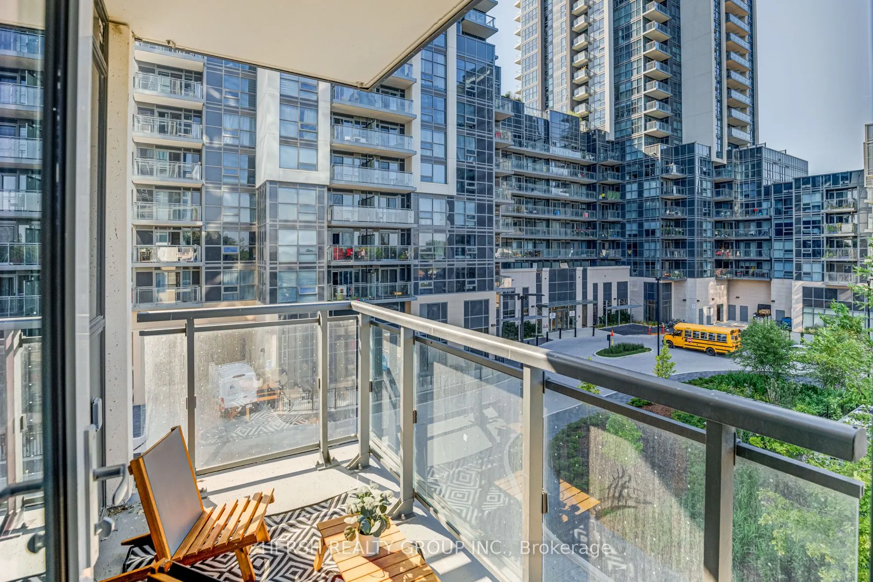 10 Meadowglen Place #201