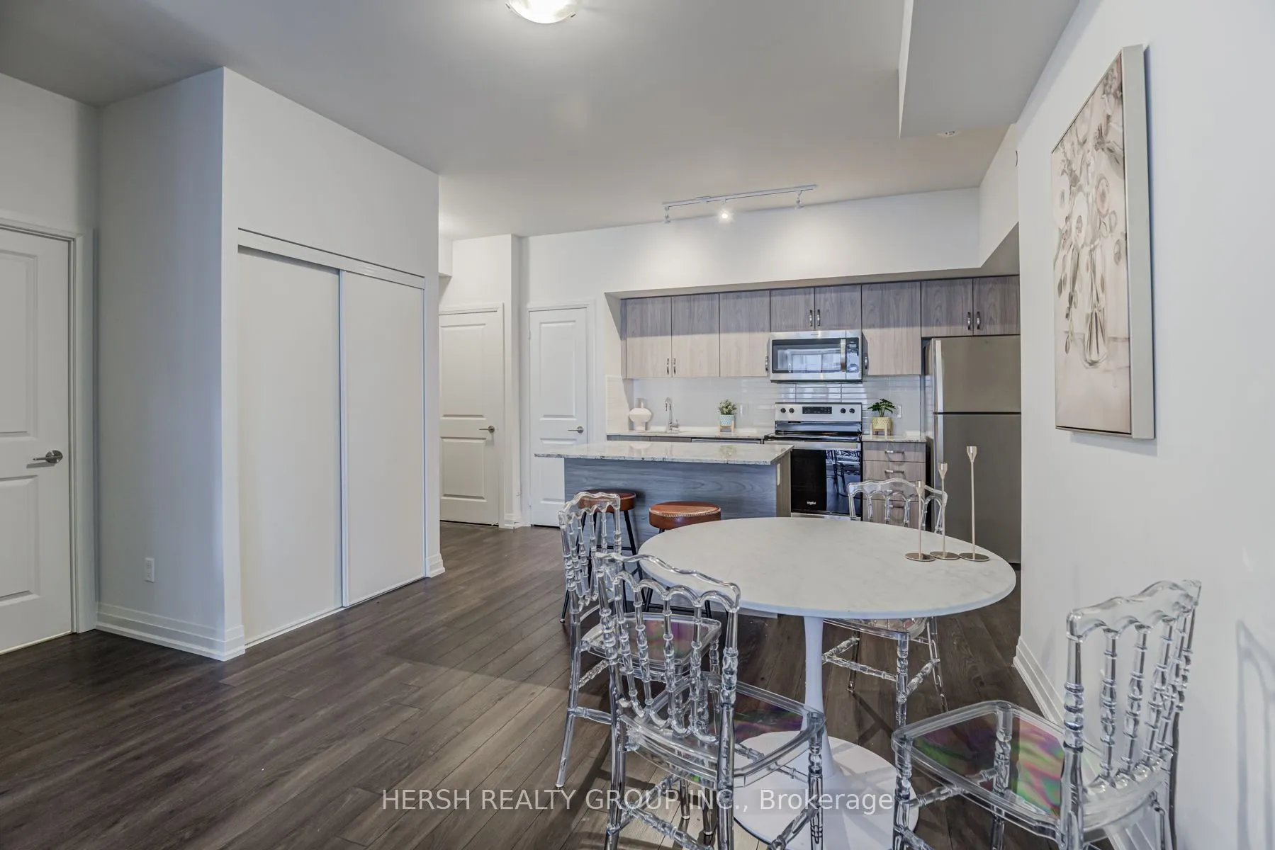10 Meadowglen Place #201