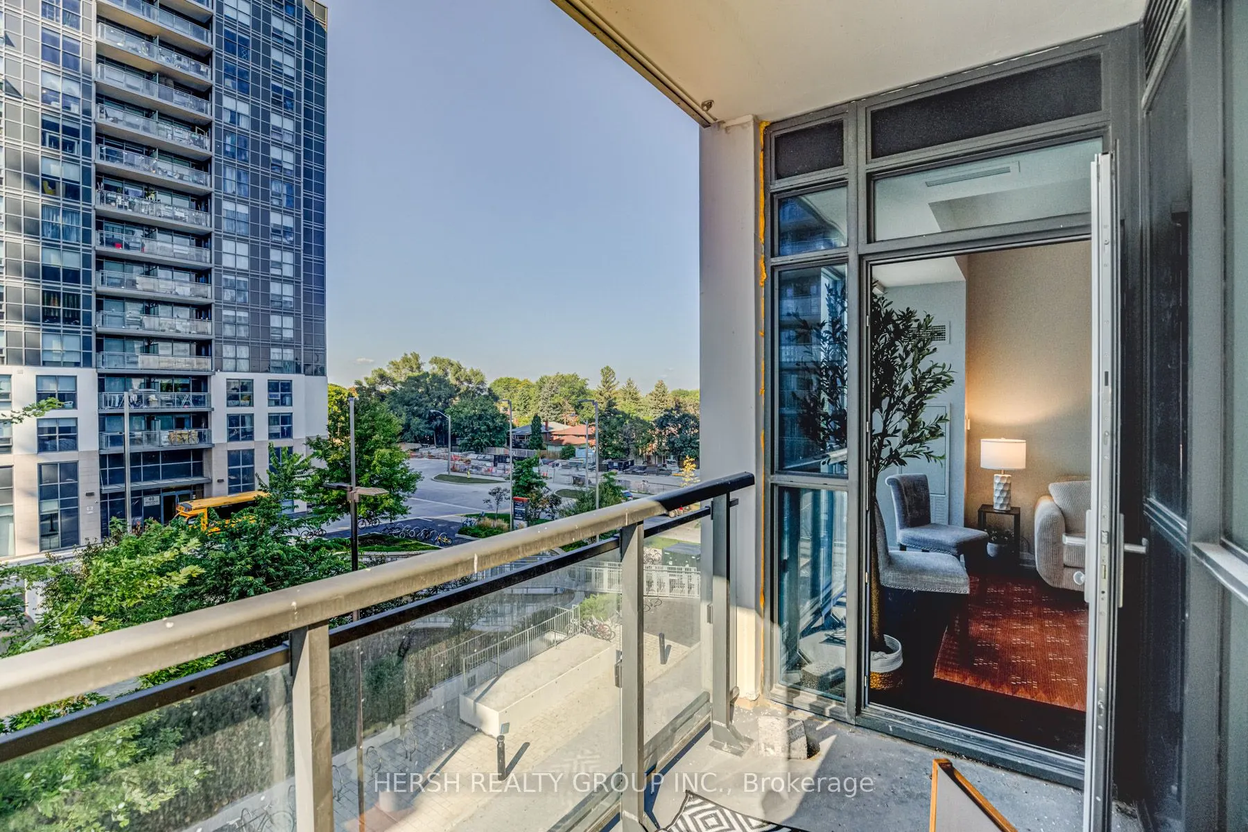 10 Meadowglen Place #201