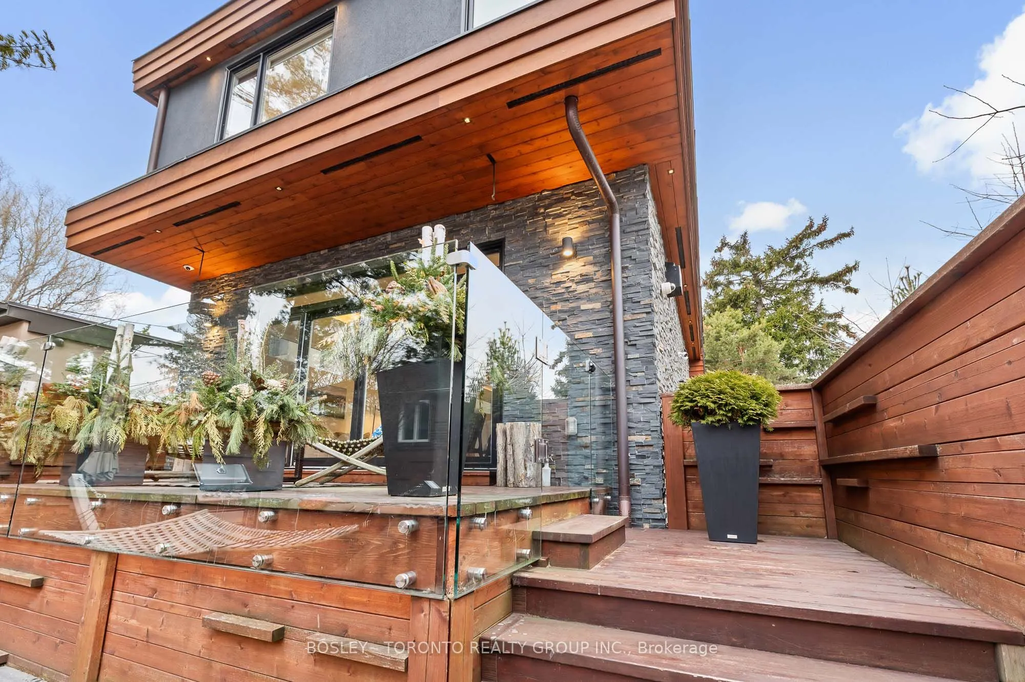 39 Red Deer Avenue