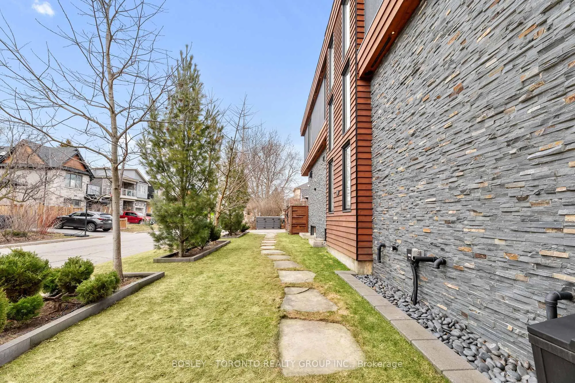 39 Red Deer Avenue