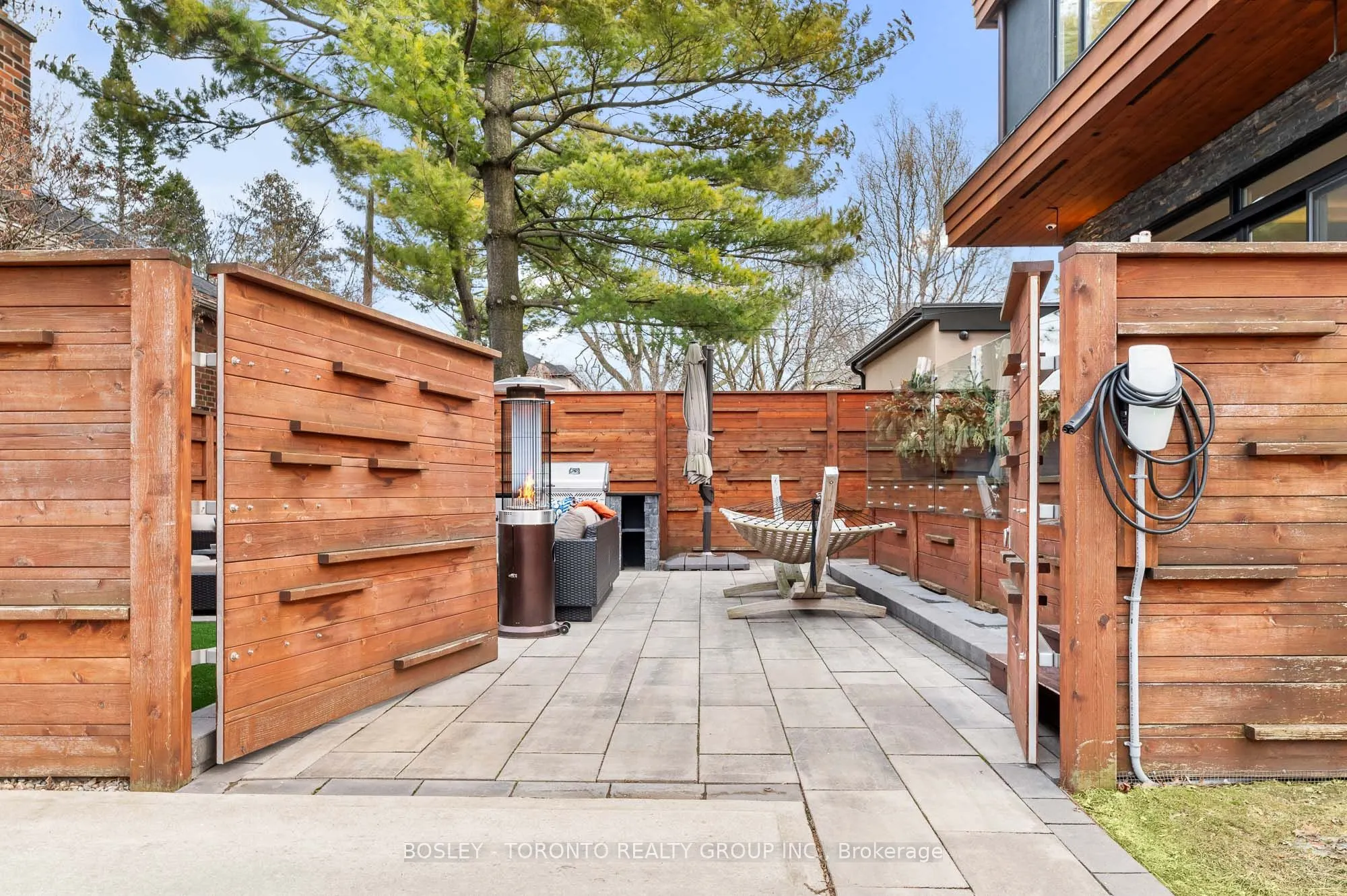39 Red Deer Avenue
