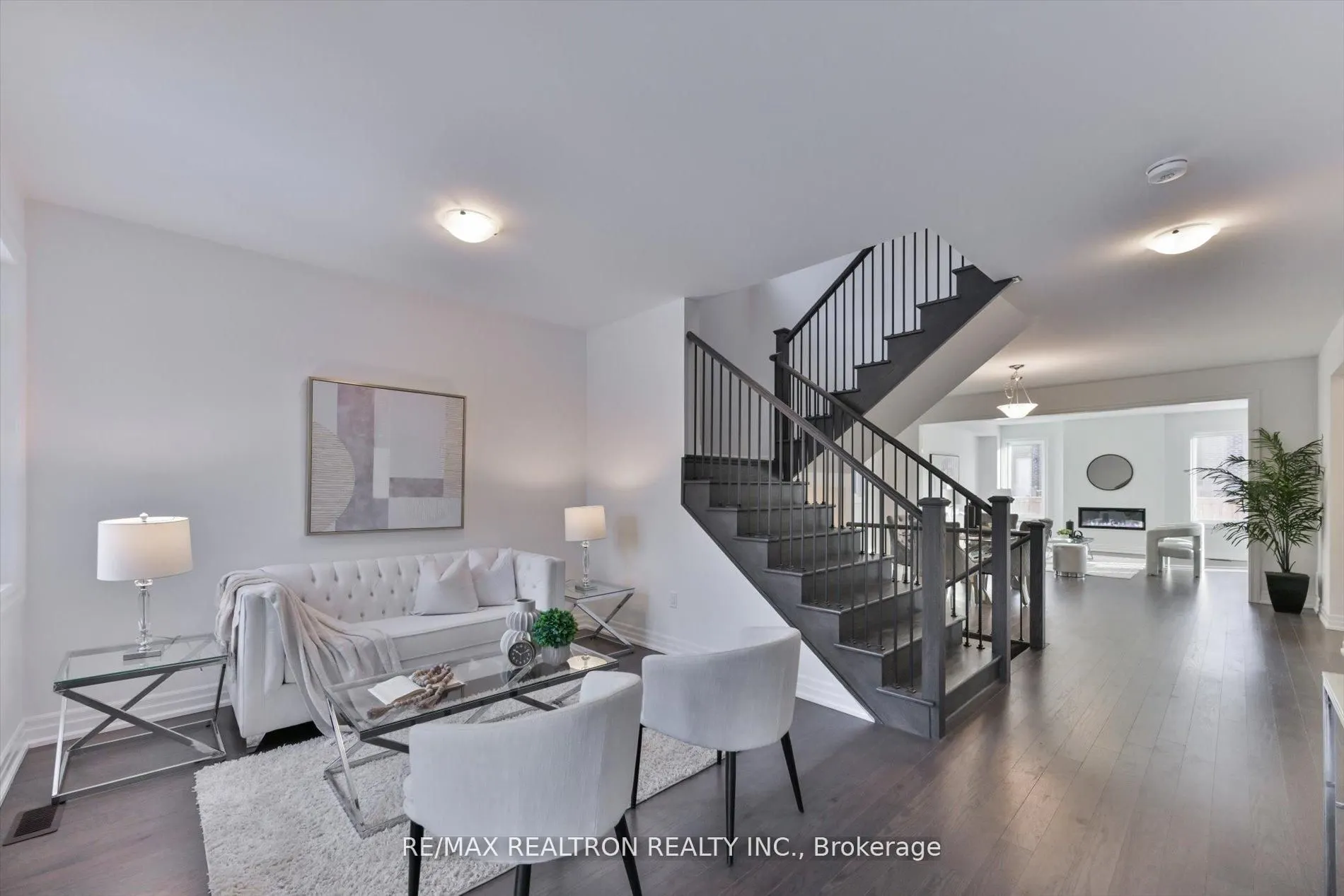 2858 Foxden Square