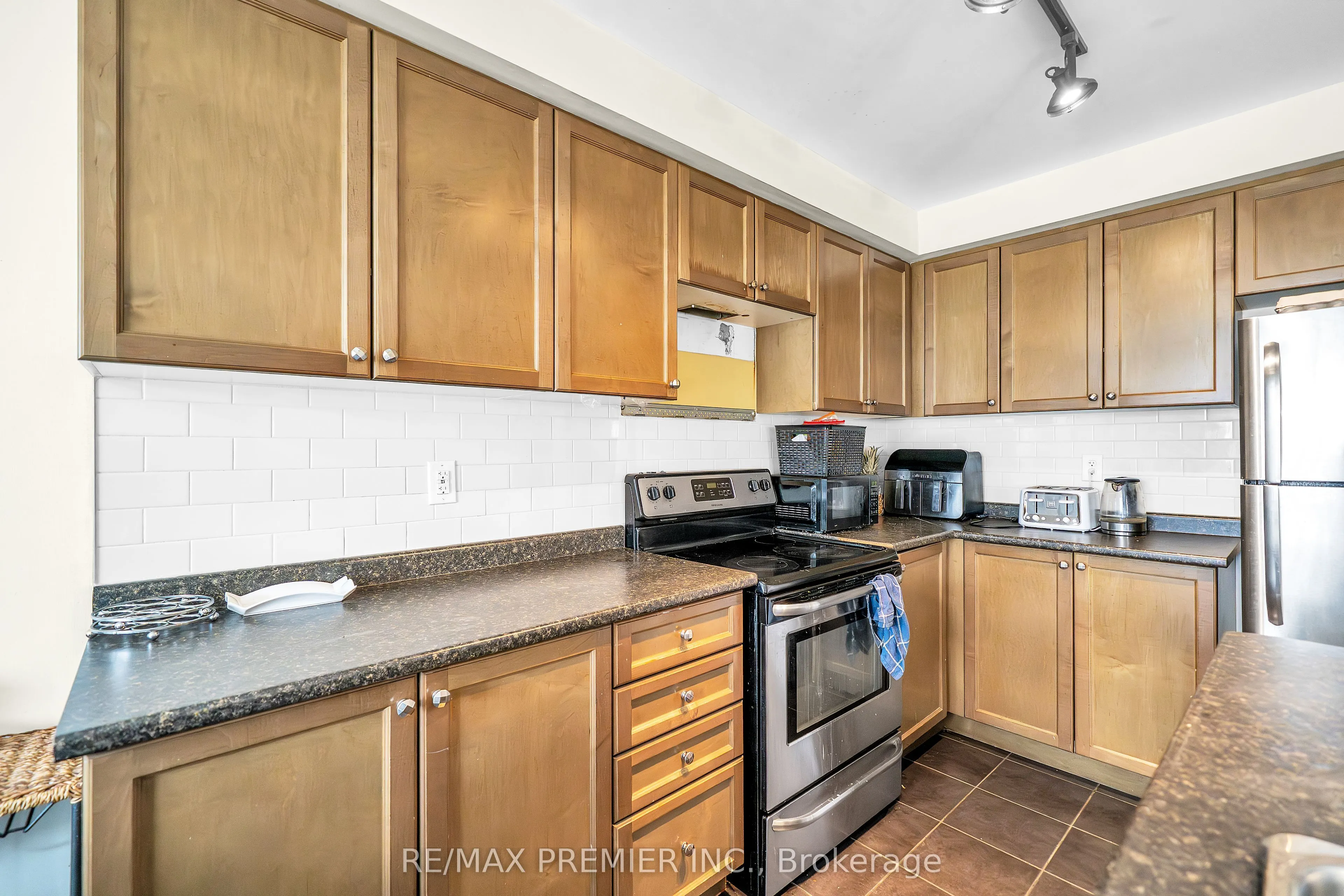 164 Dewell Crescent