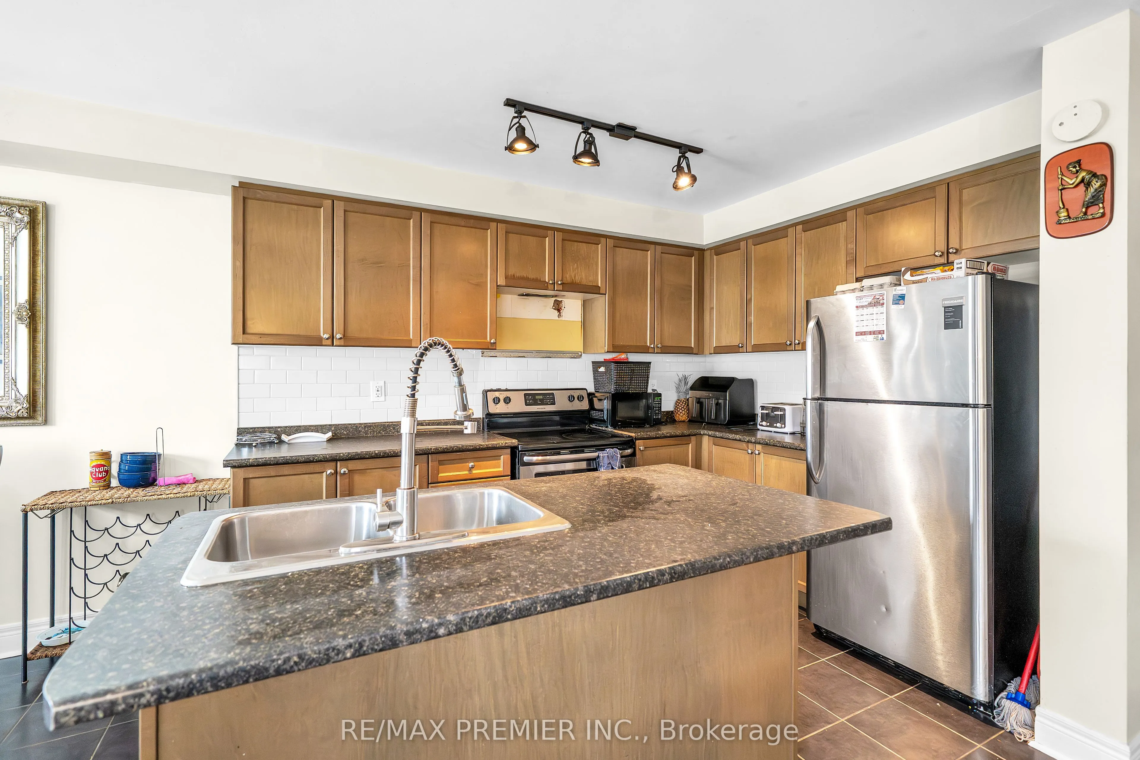 164 Dewell Crescent