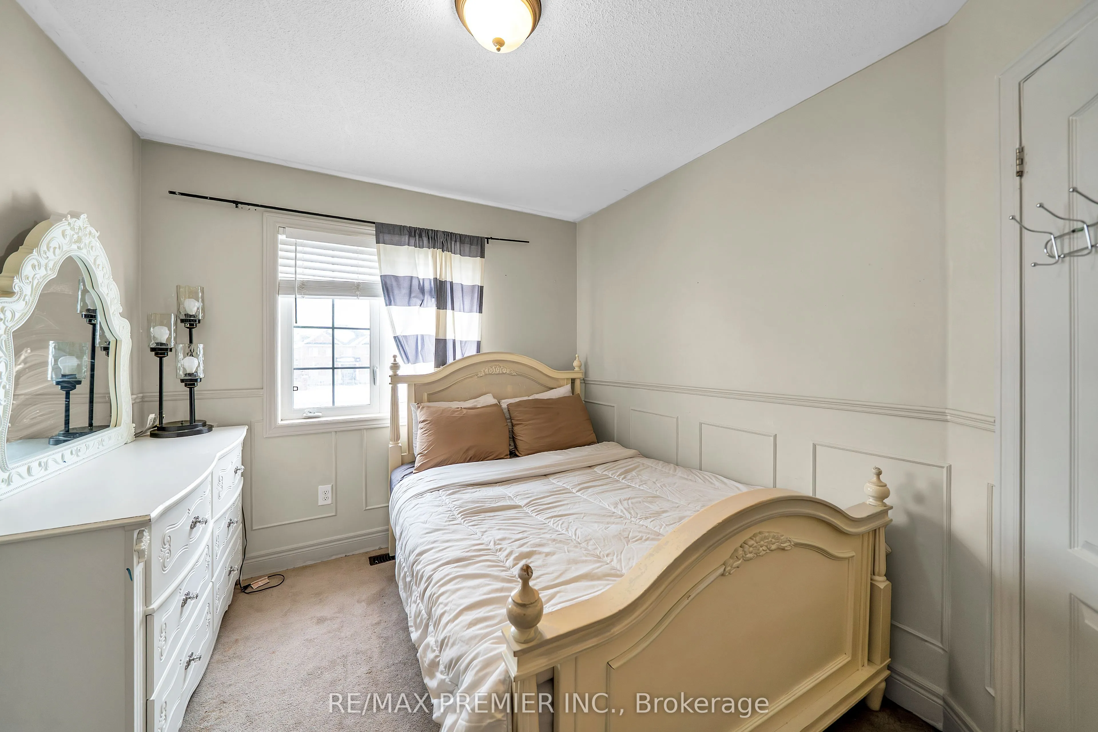164 Dewell Crescent