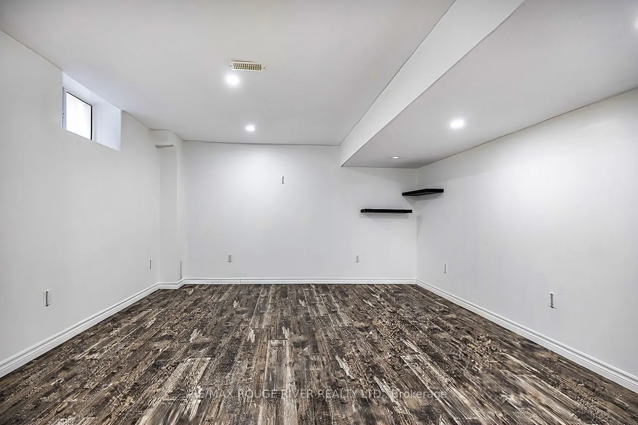 10 Moses Crescent