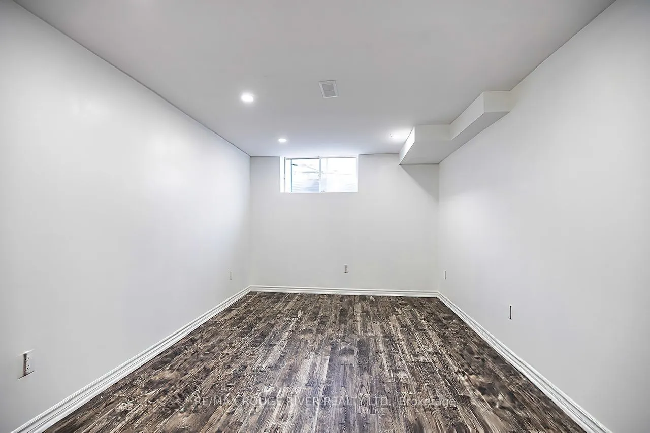 10 Moses Crescent