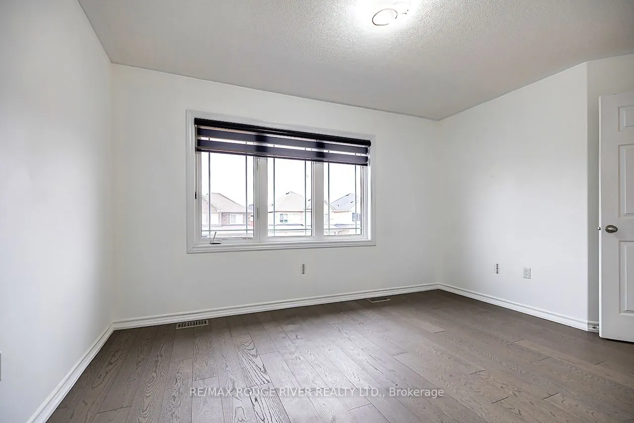 10 Moses Crescent
