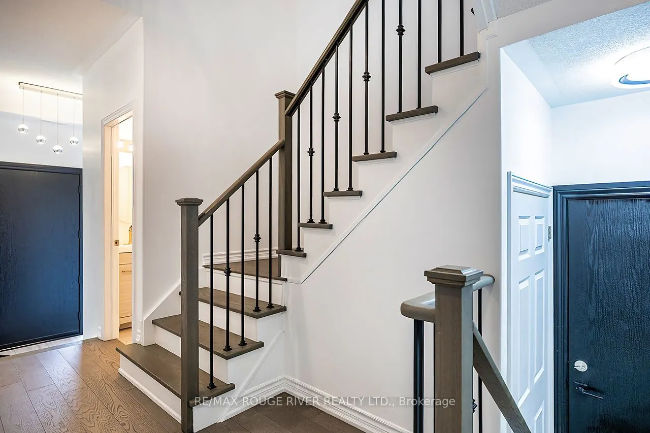 10 Moses Crescent