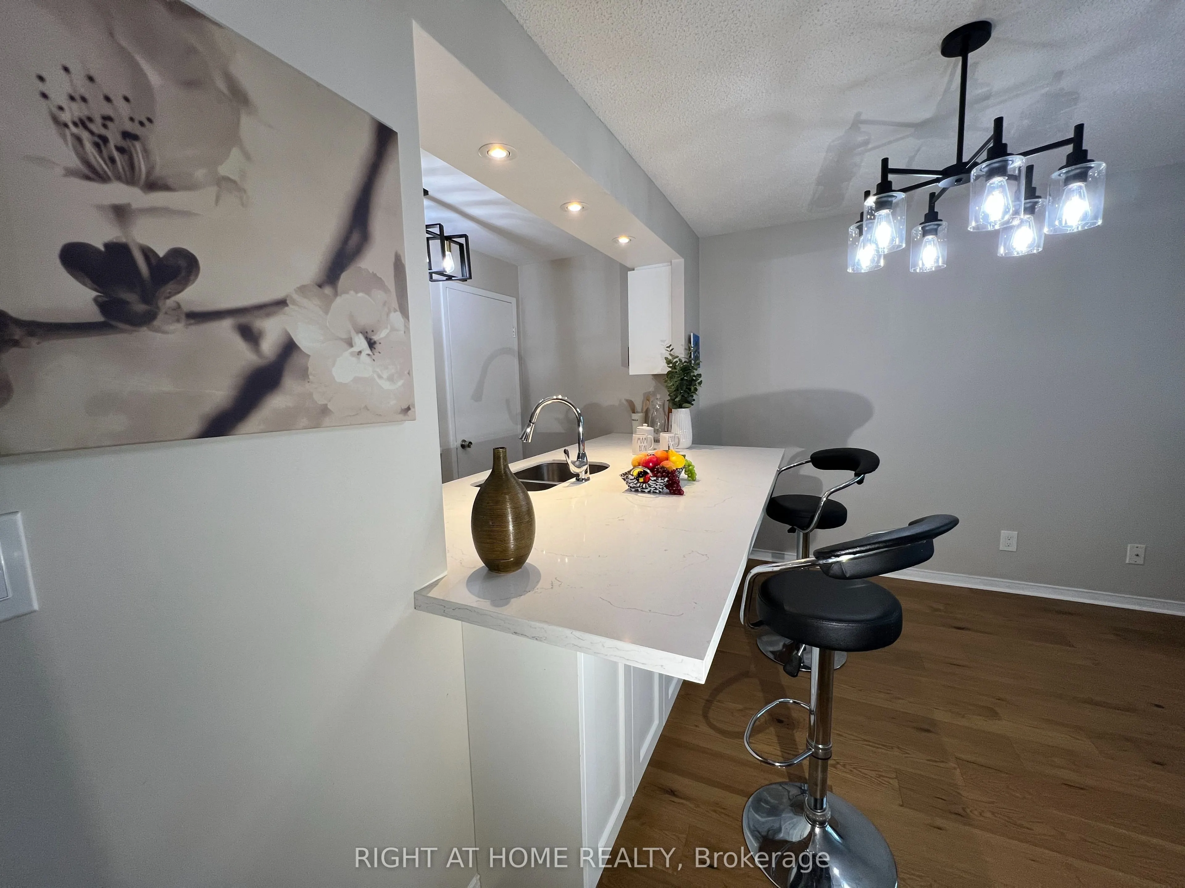 90 Dale Avenue #706