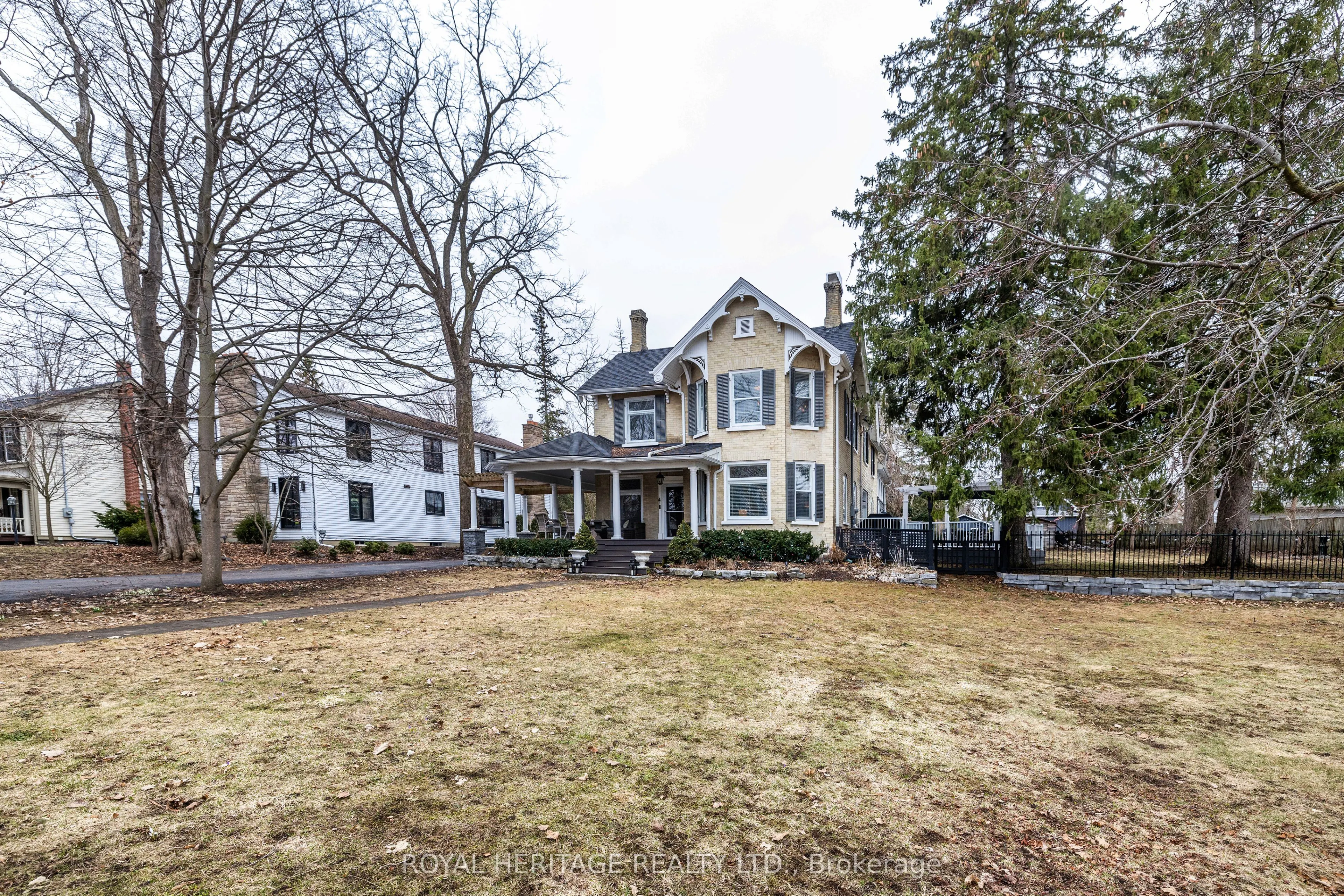 220 Cochrane Street
