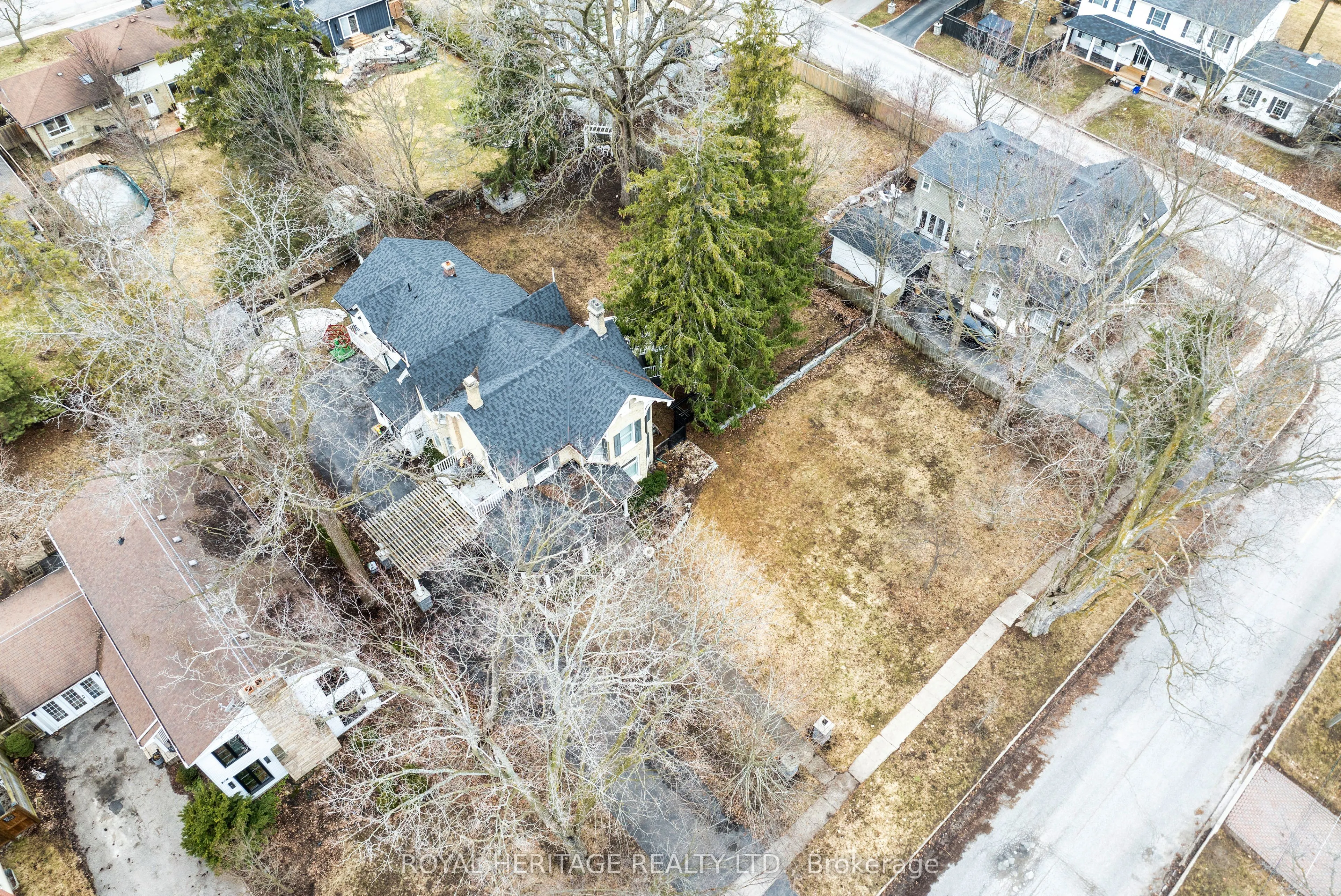 220 Cochrane Street