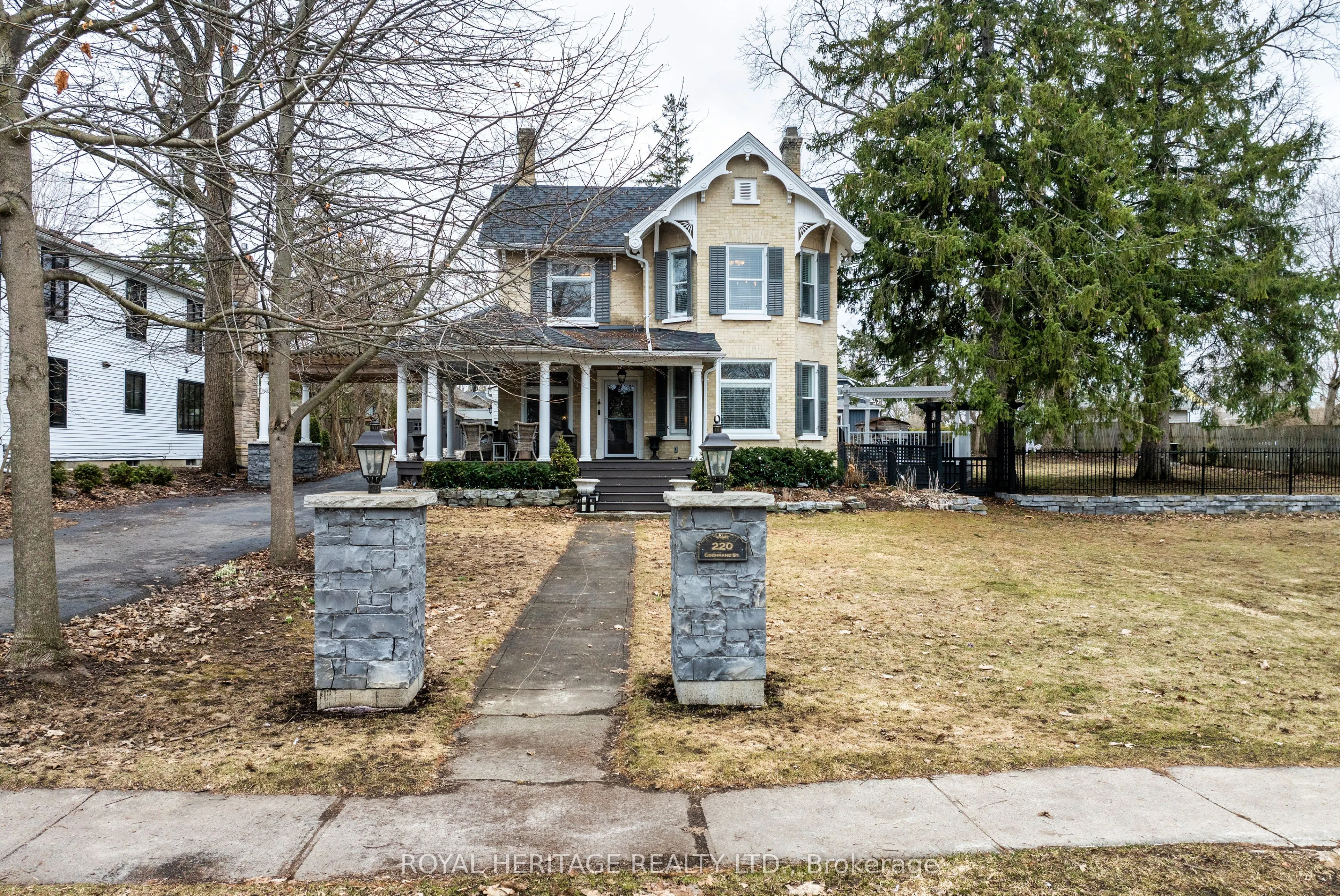 220 Cochrane Street