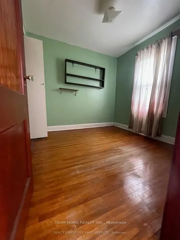 350 Oshawa Boulevard S