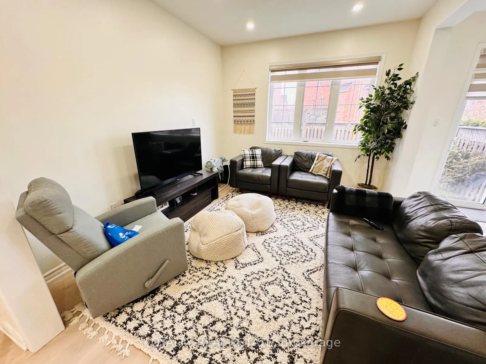 28 Thorp Crescent