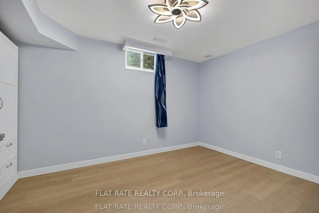 887 Lavis Court