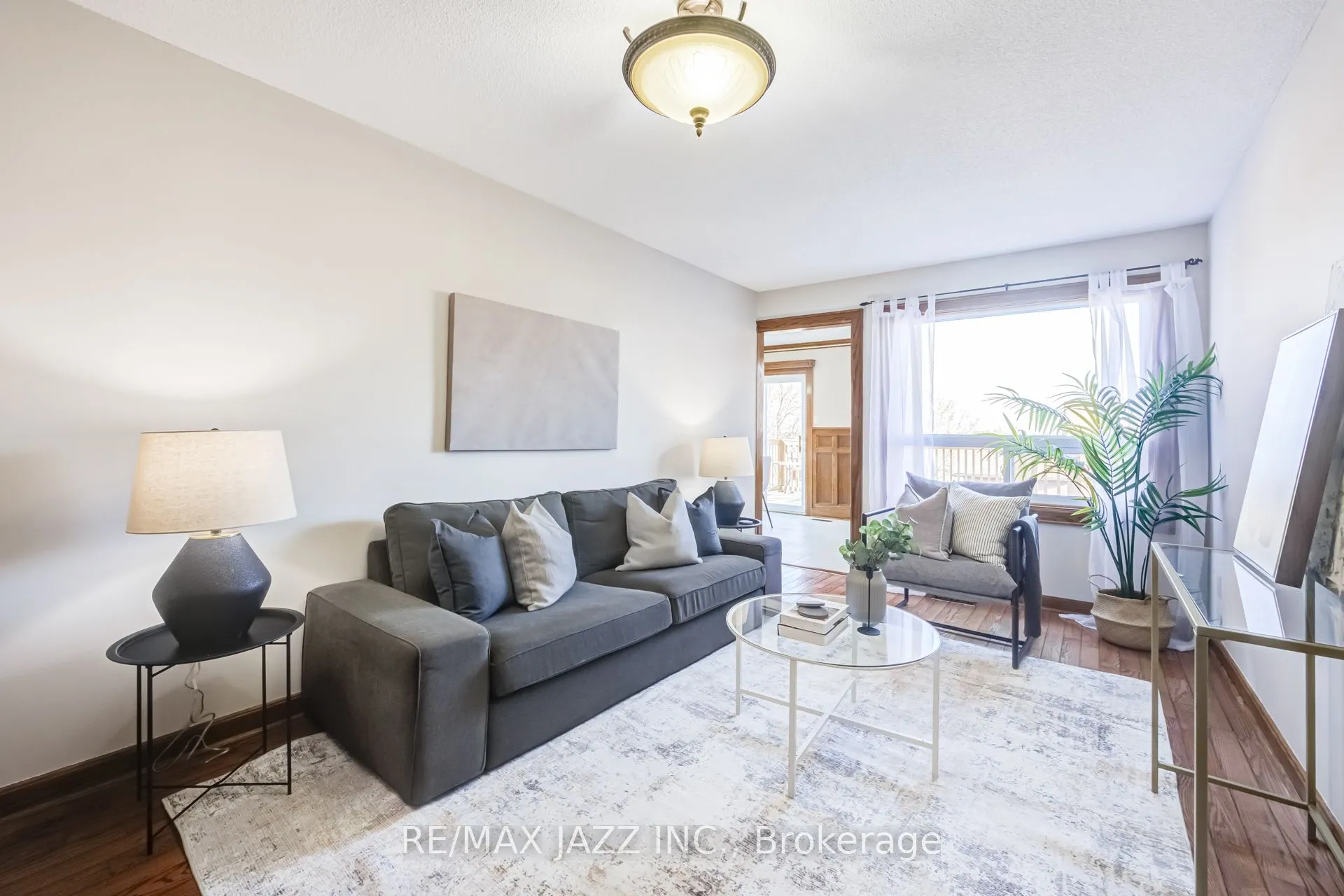 2 Coomer Crescent