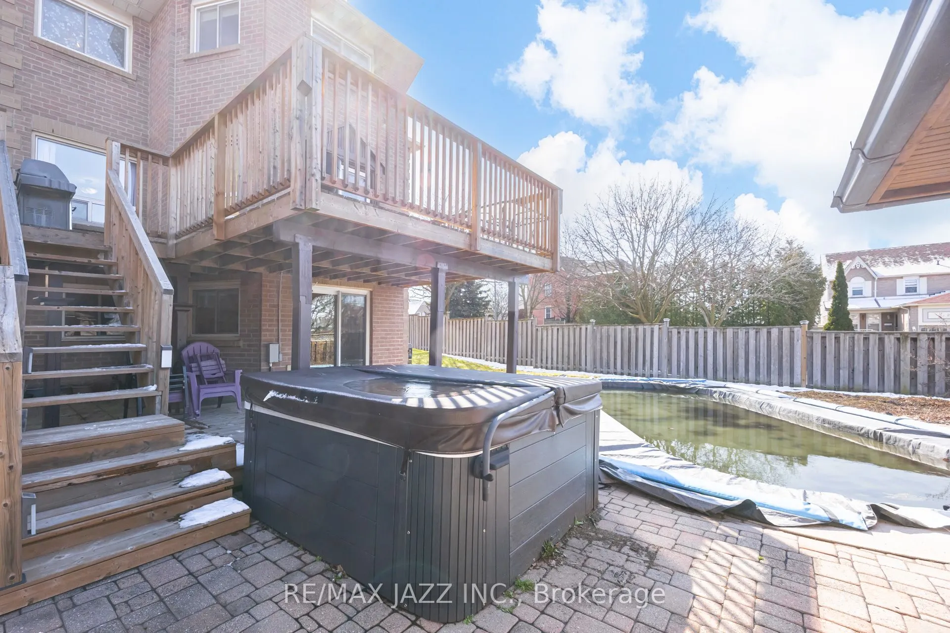 2 Coomer Crescent