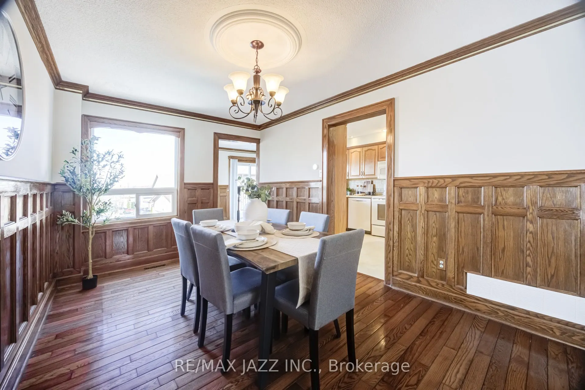 2 Coomer Crescent