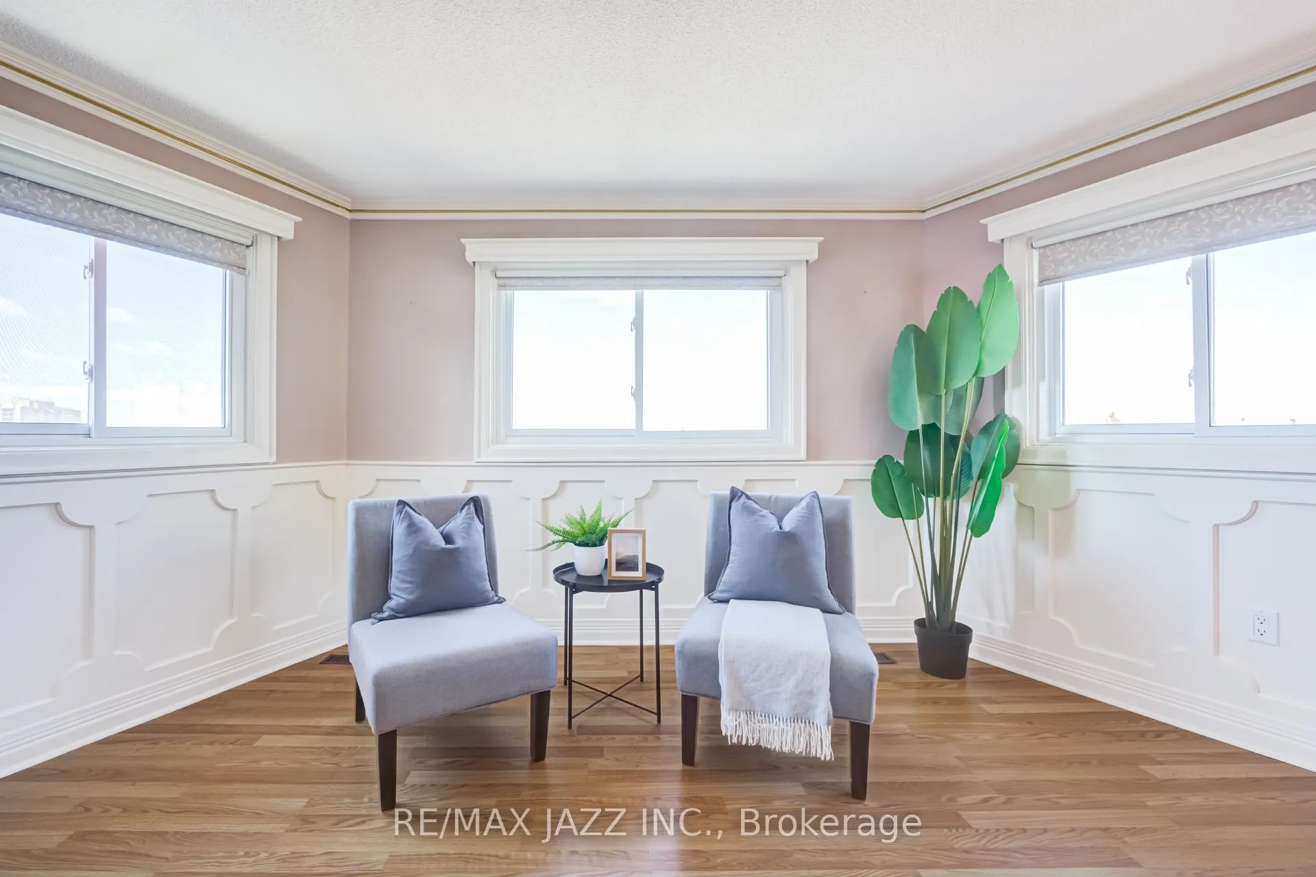 2 Coomer Crescent