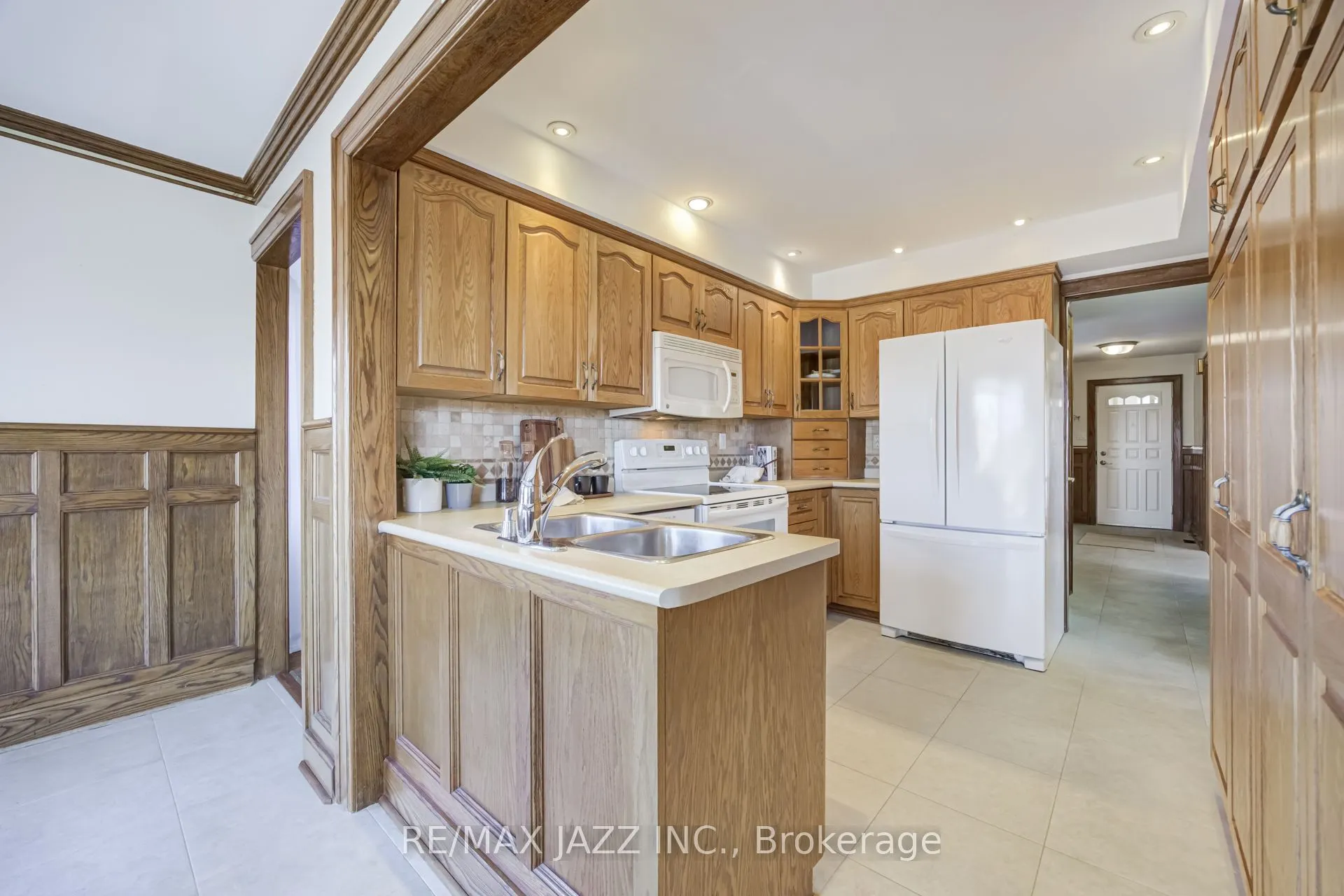 2 Coomer Crescent