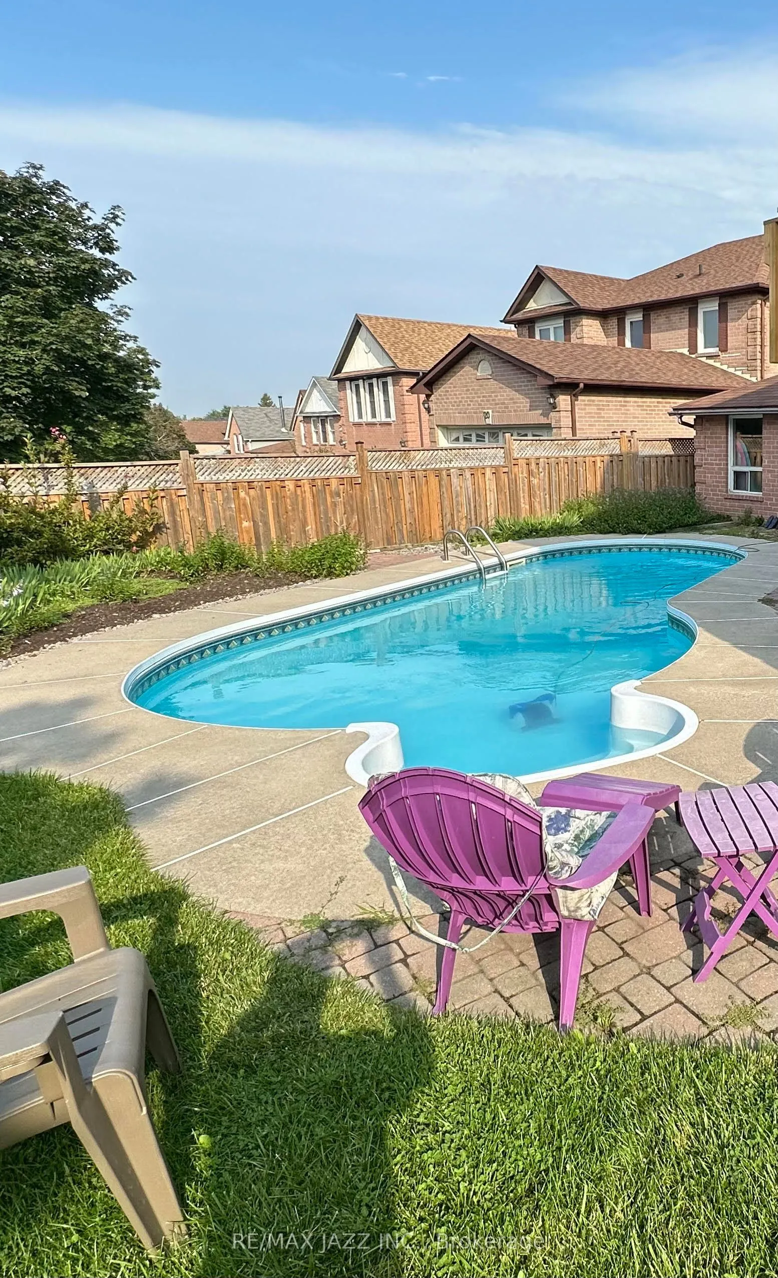 2 Coomer Crescent
