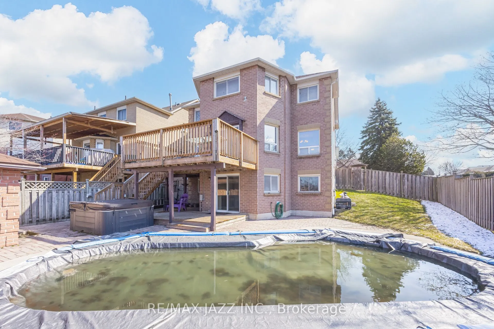 2 Coomer Crescent
