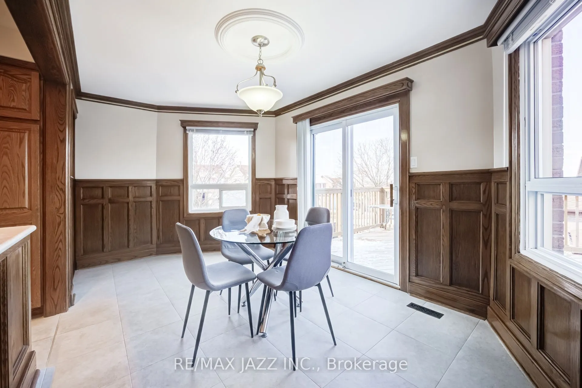 2 Coomer Crescent