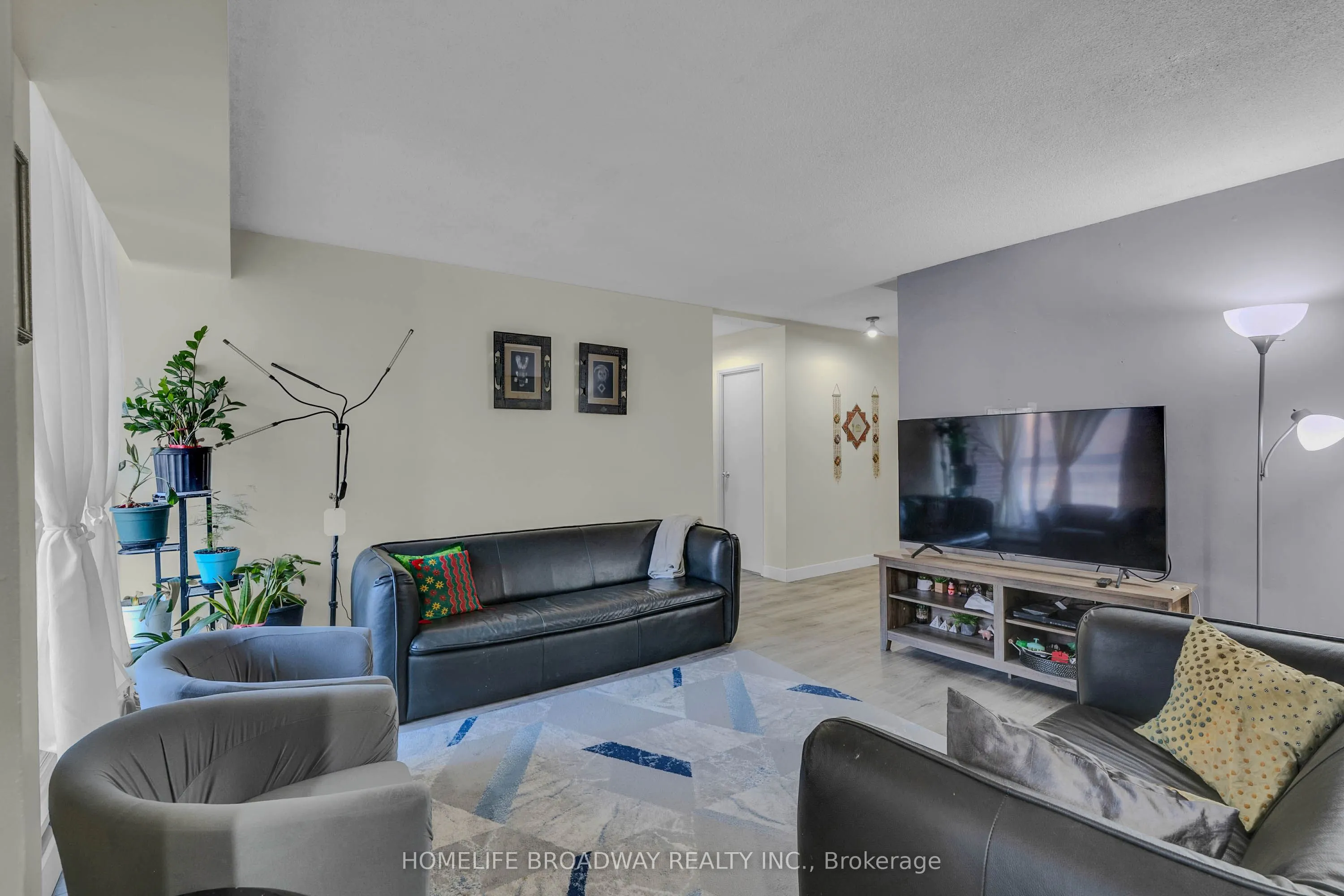 4062 Lawrence Avenue E #205