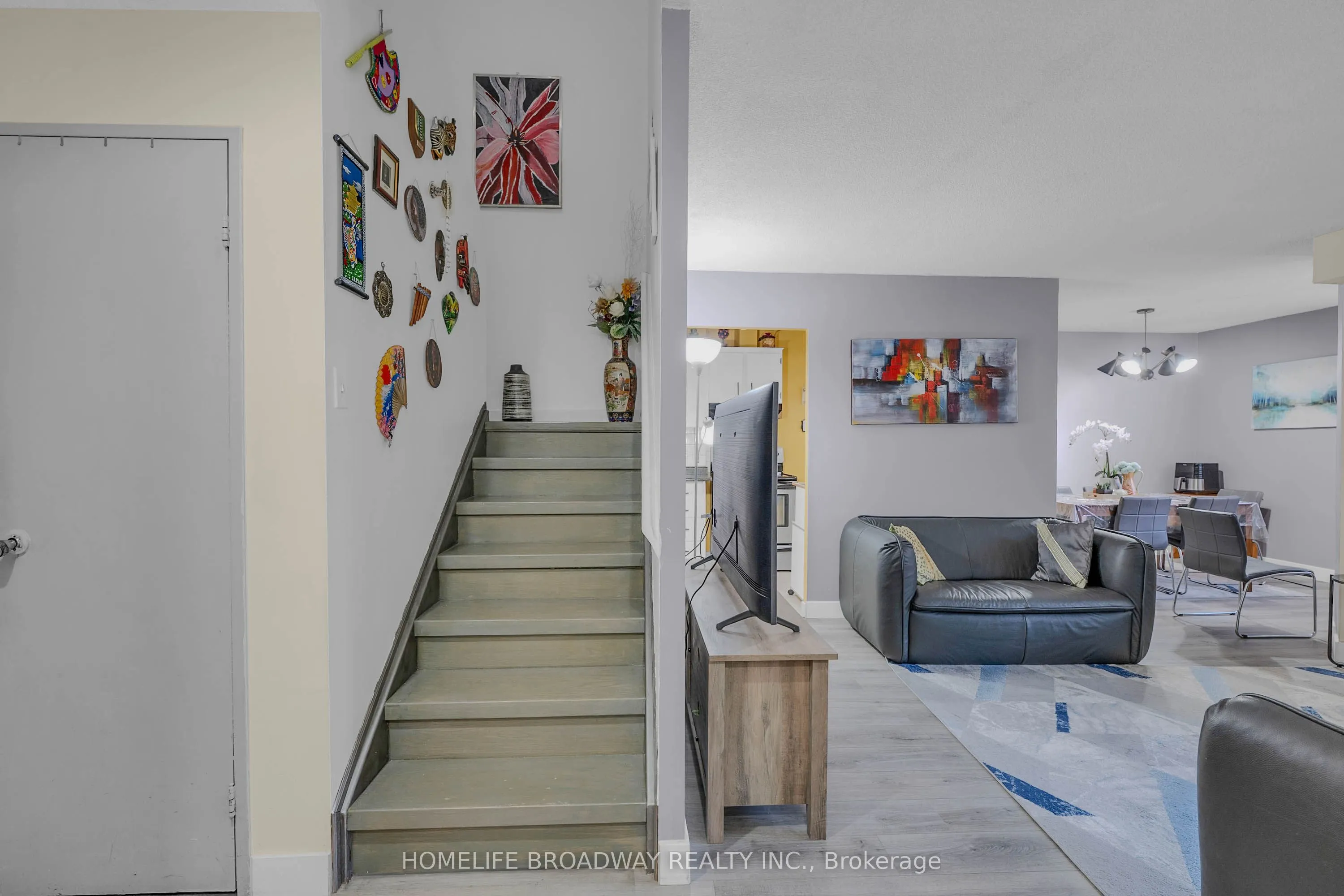 4062 Lawrence Avenue E #205
