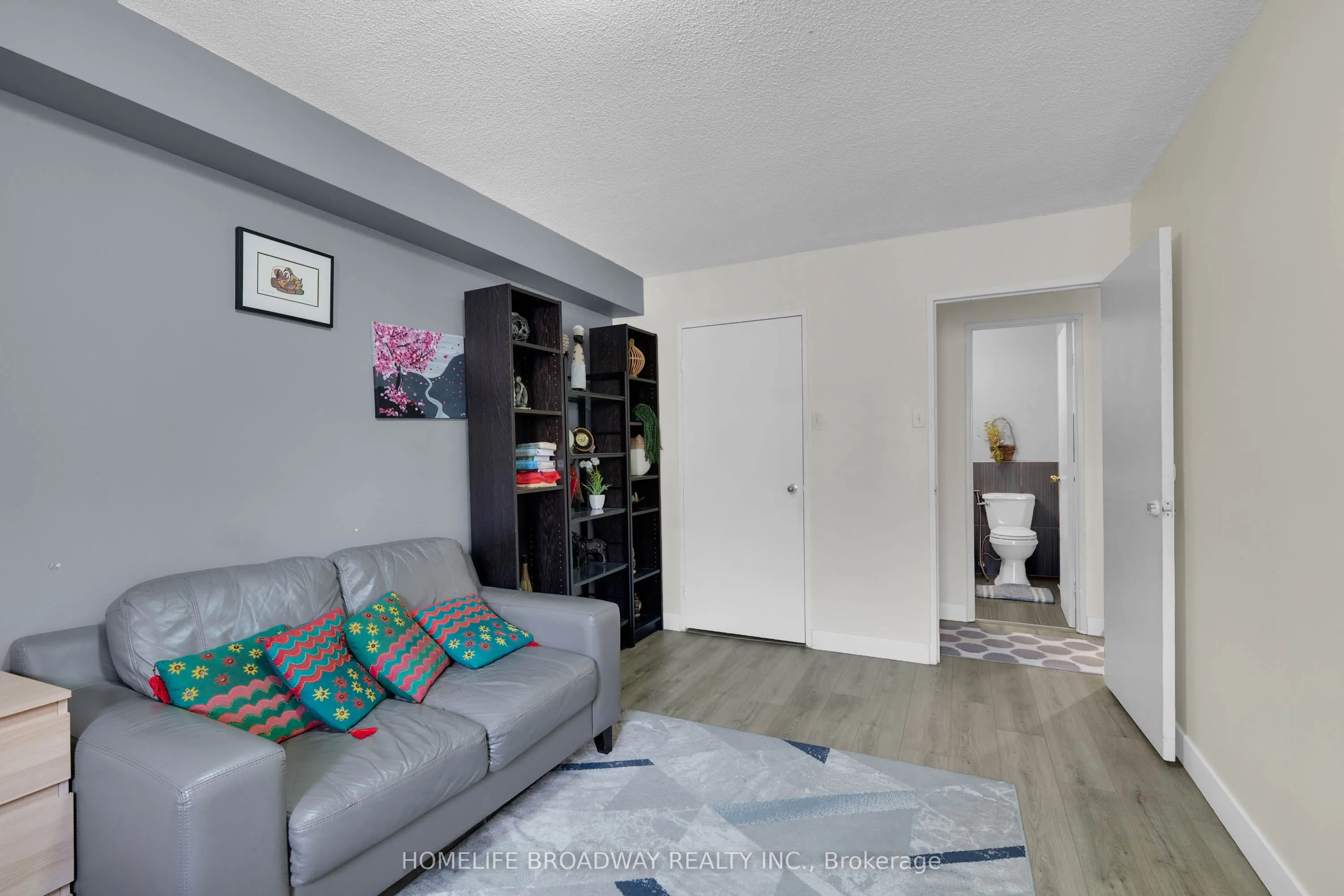 4062 Lawrence Avenue E #205