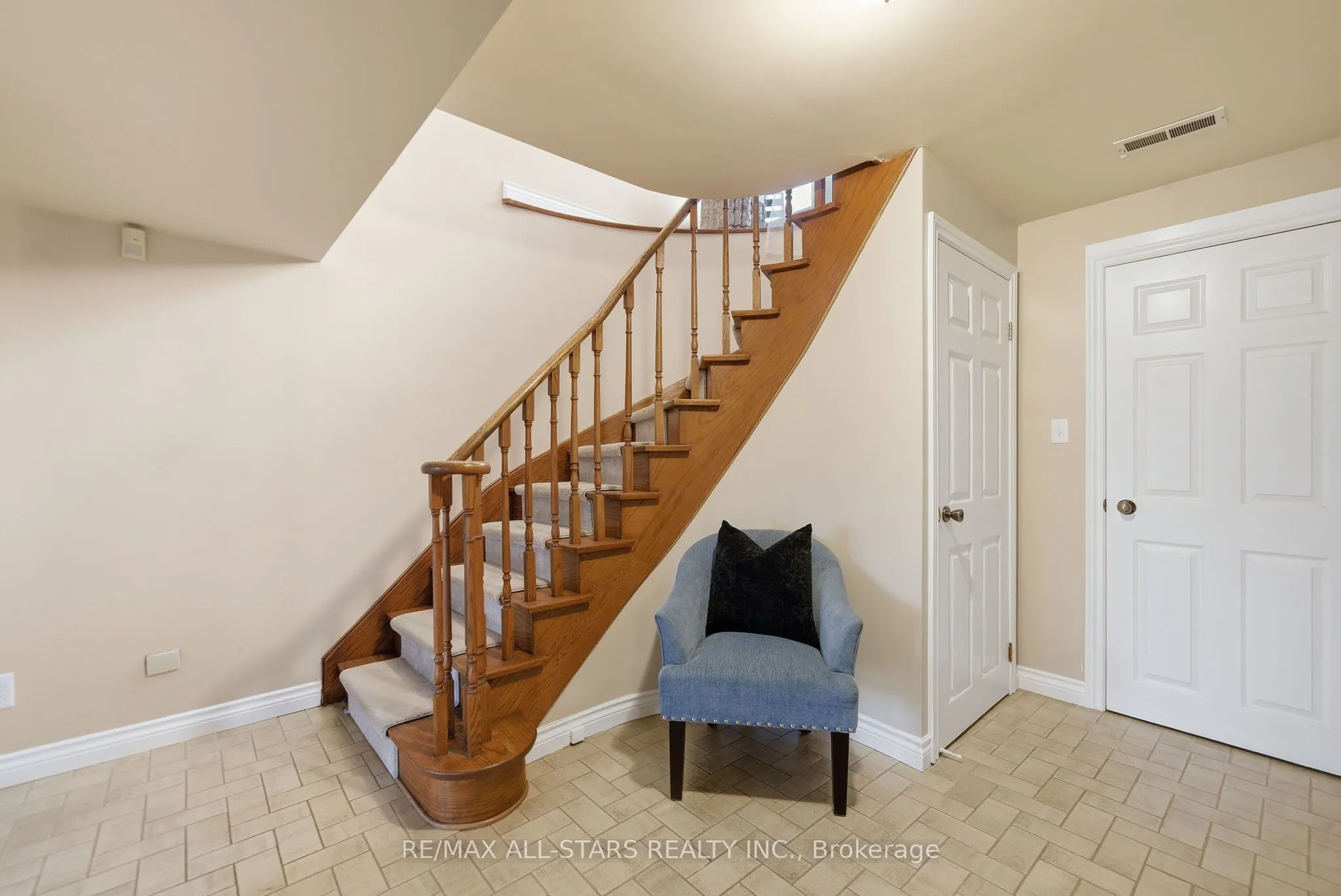 2407 Ashbridge Road