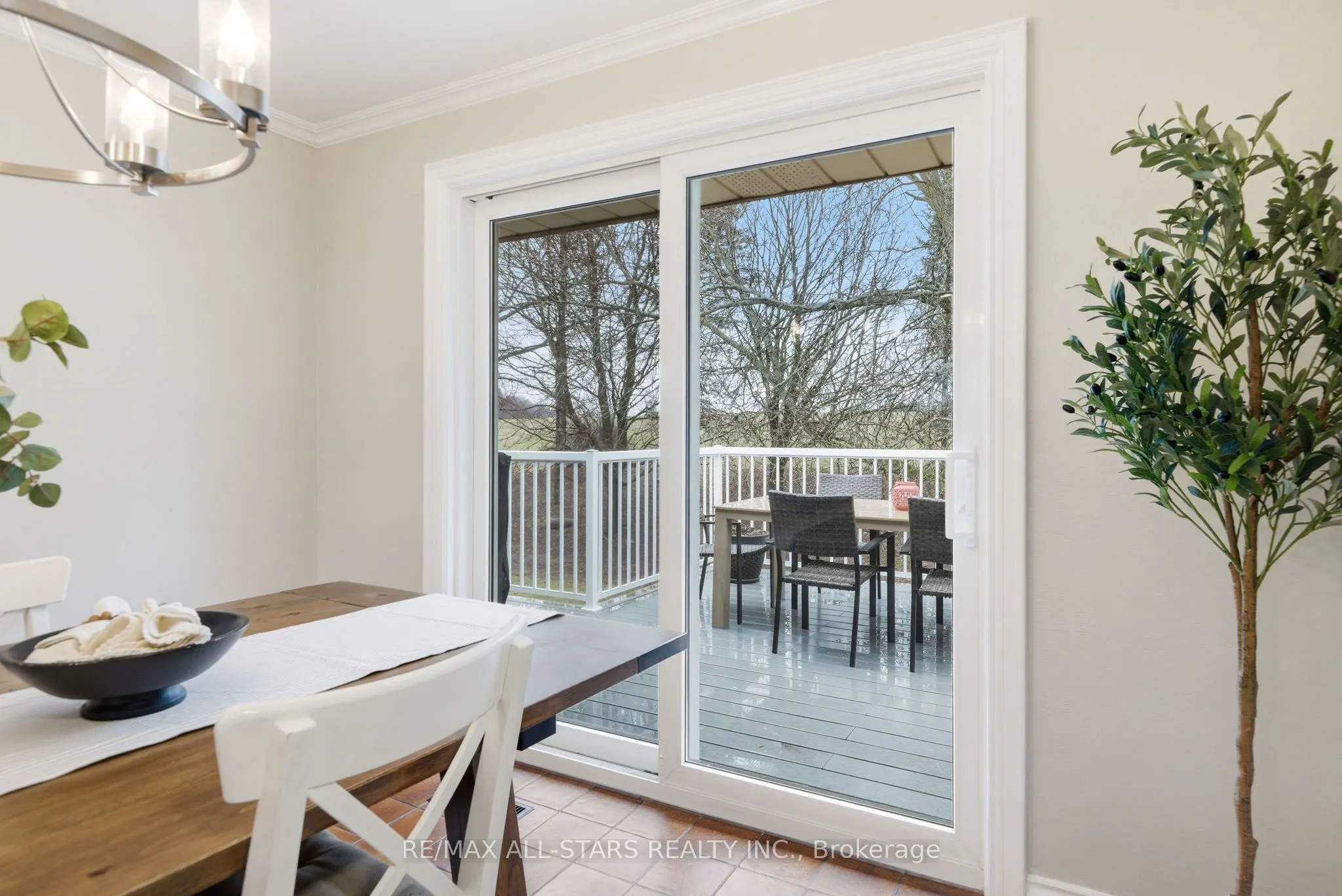 2407 Ashbridge Road
