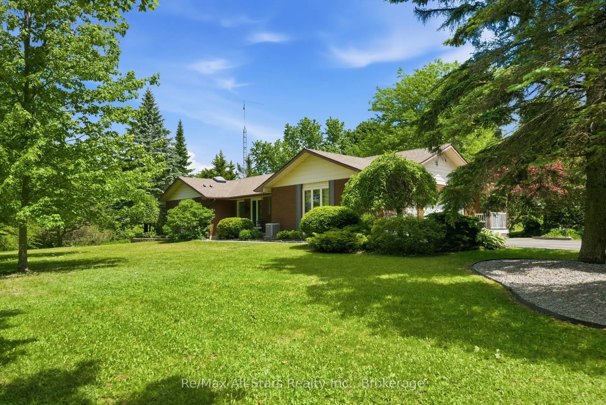 2407 Ashbridge Road