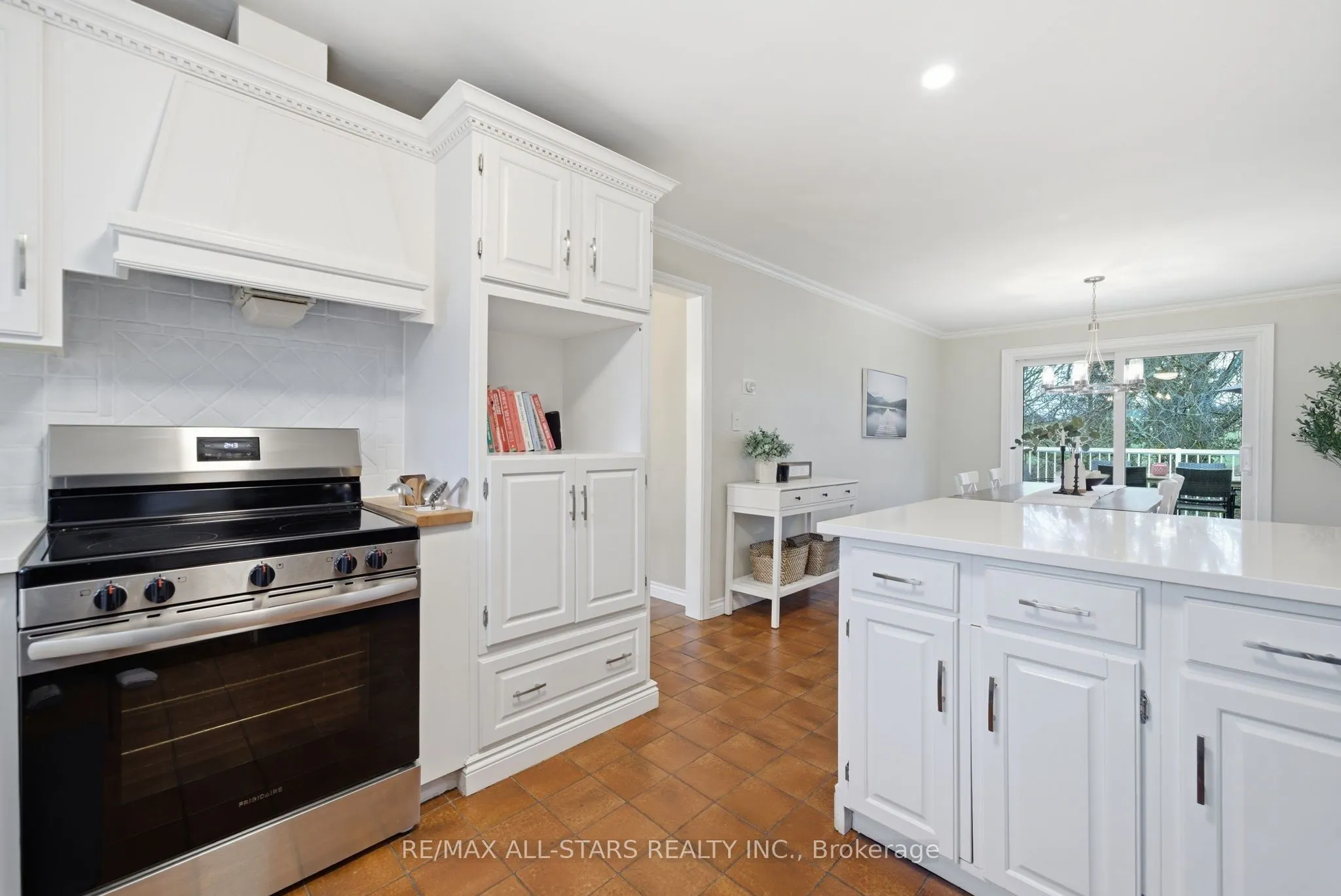 2407 Ashbridge Road
