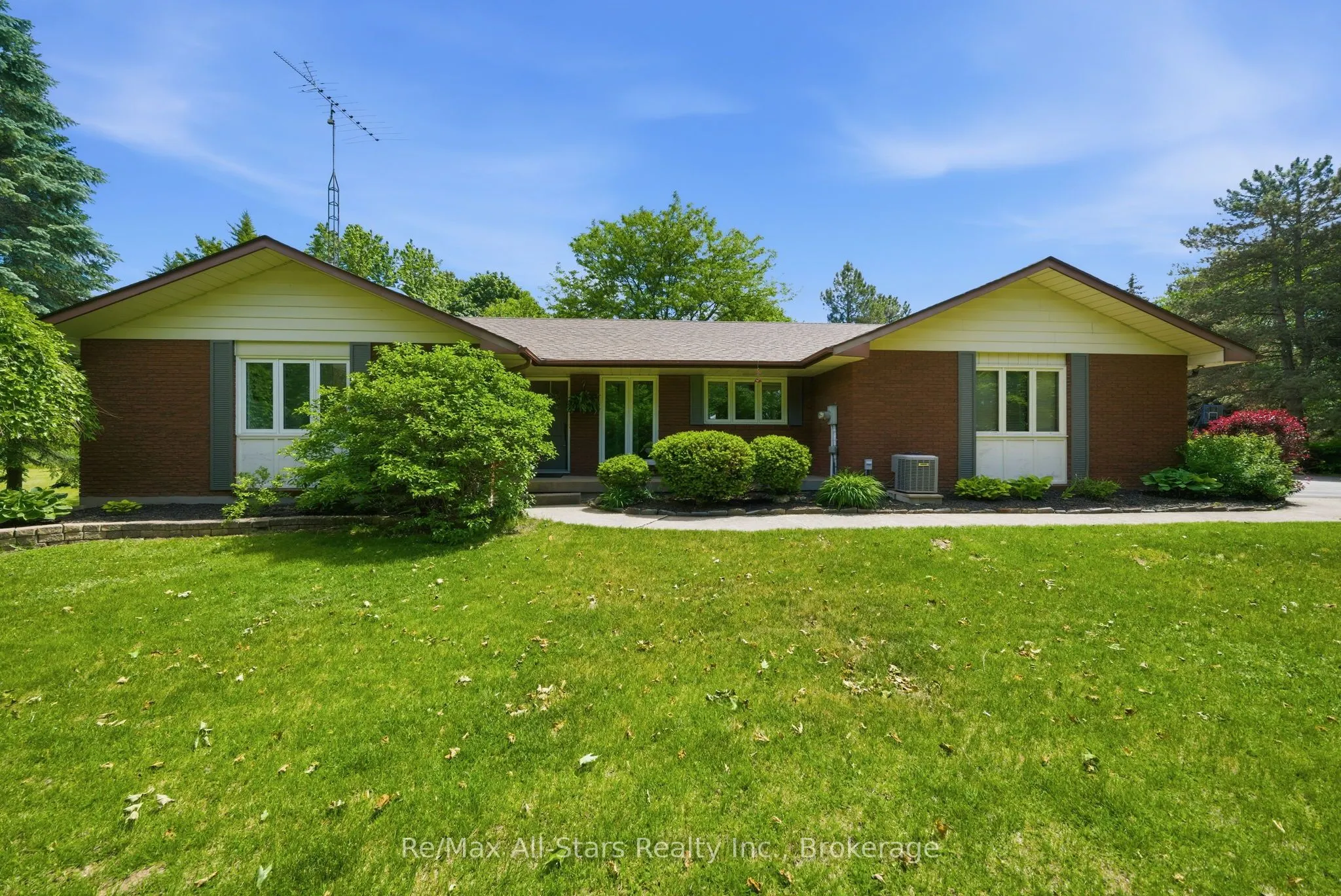 2407 Ashbridge Road