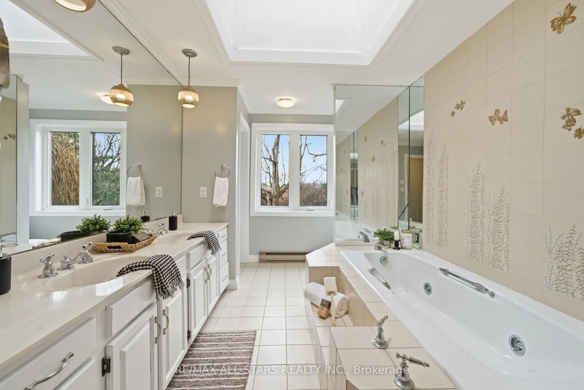 2407 Ashbridge Road