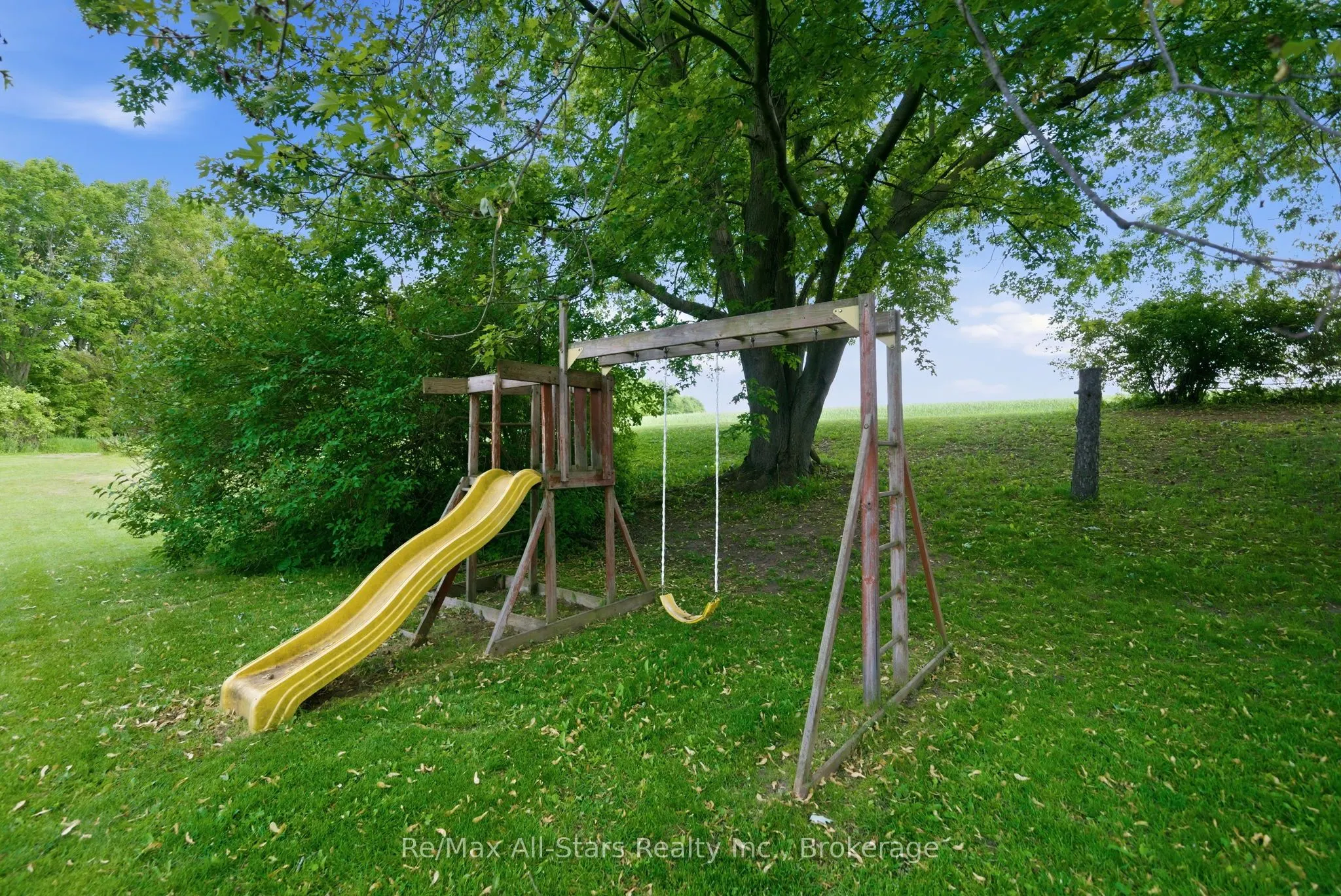 2407 Ashbridge Road