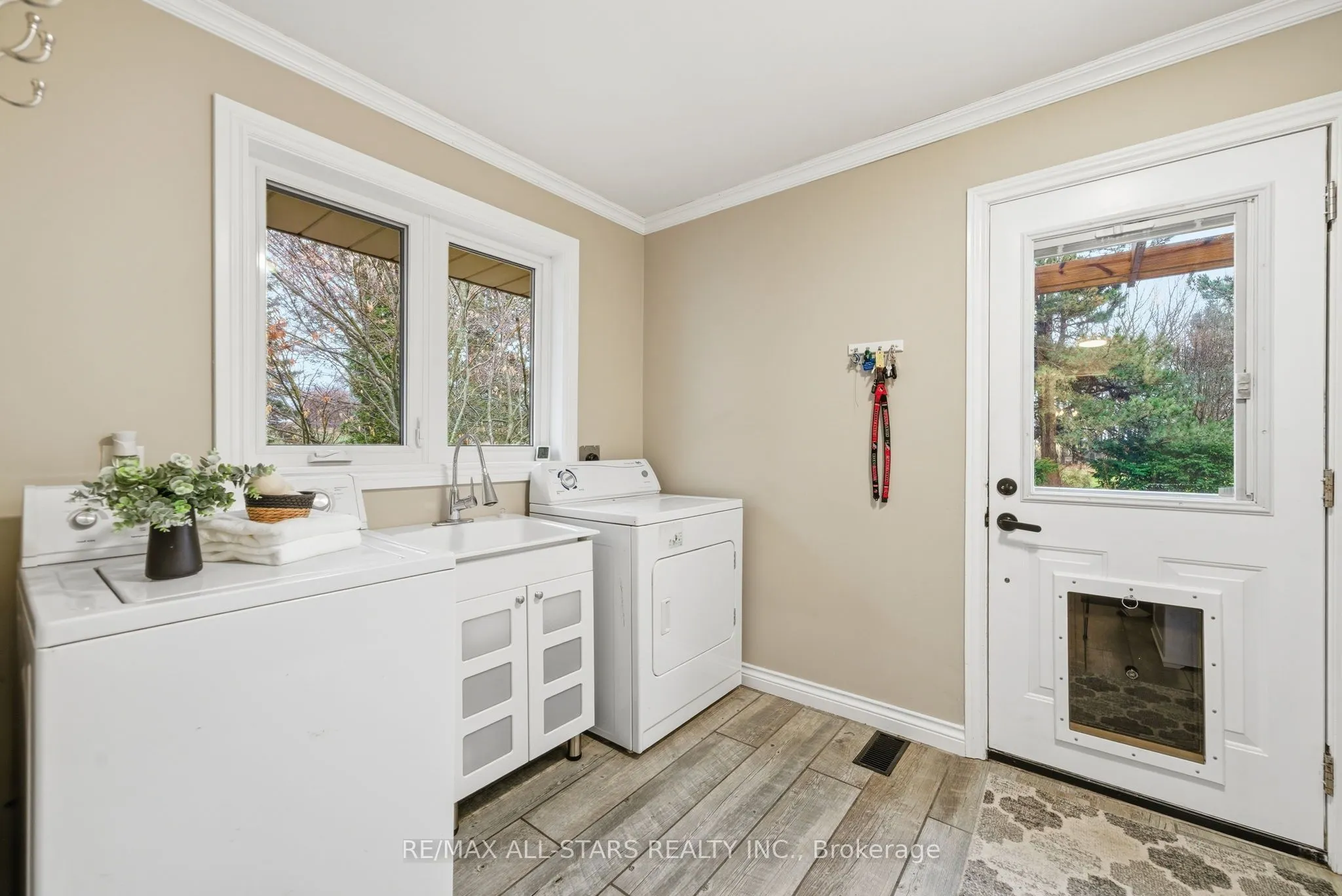 2407 Ashbridge Road