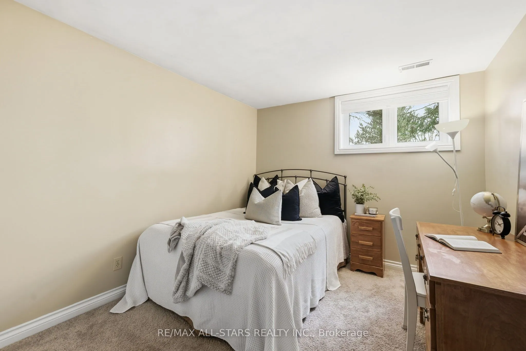 2407 Ashbridge Road